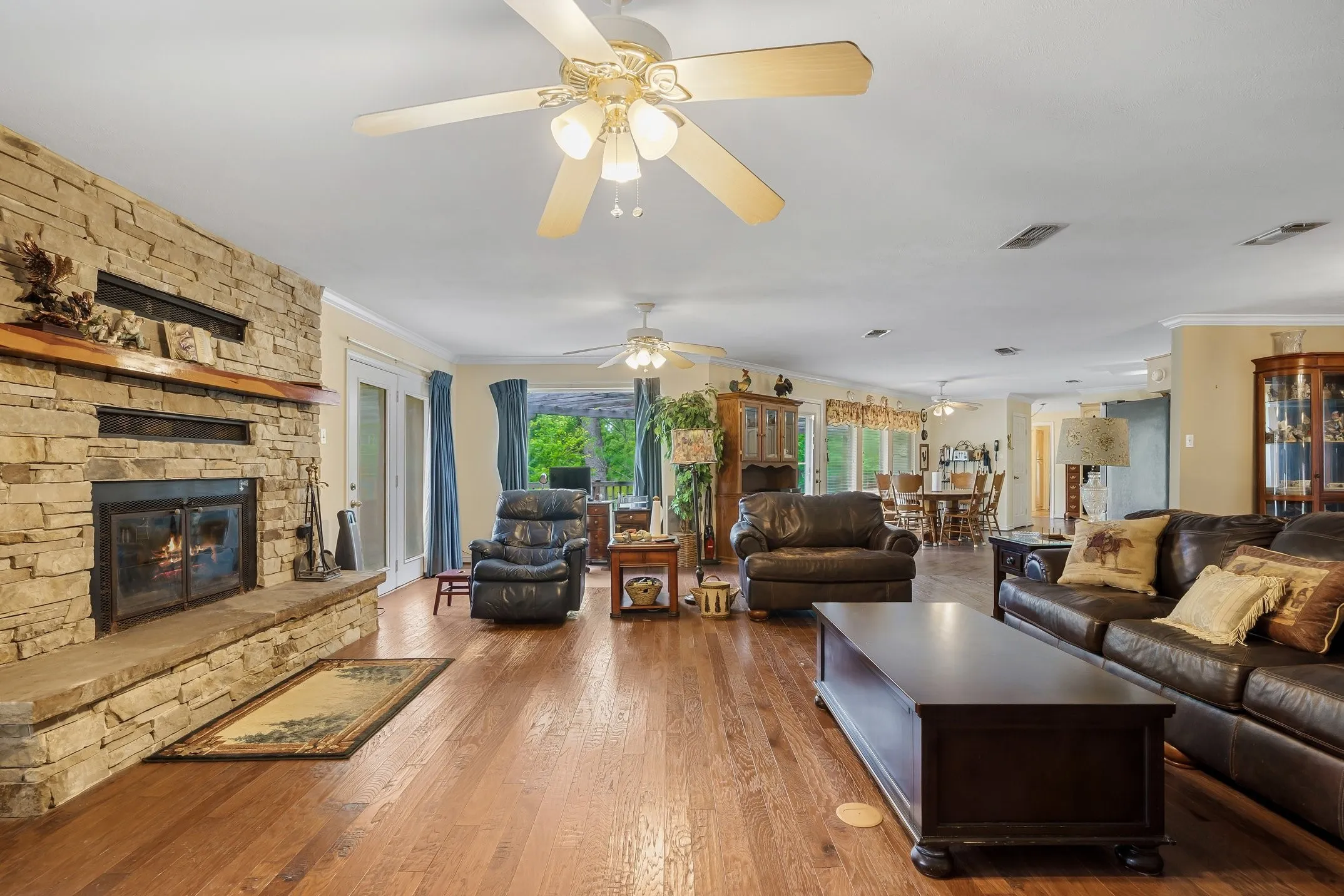 Single Family Residence For Sale in Van Zandt County , 584 VZ County Road 4125, Canton, Texas 75103, 3 Bedroom, 2 Bathroom, 2 Garage spaces, 2,632 Sqft, built in 1999, mls#21245255, Real Estate Agent in Canton, Homes For Sale in Van Zandt county, Homes For Sale in Canton, Realtor in Canton Texas, Real Estate Brokerage Independent Realty Texas, Luminita Cordes Realtor