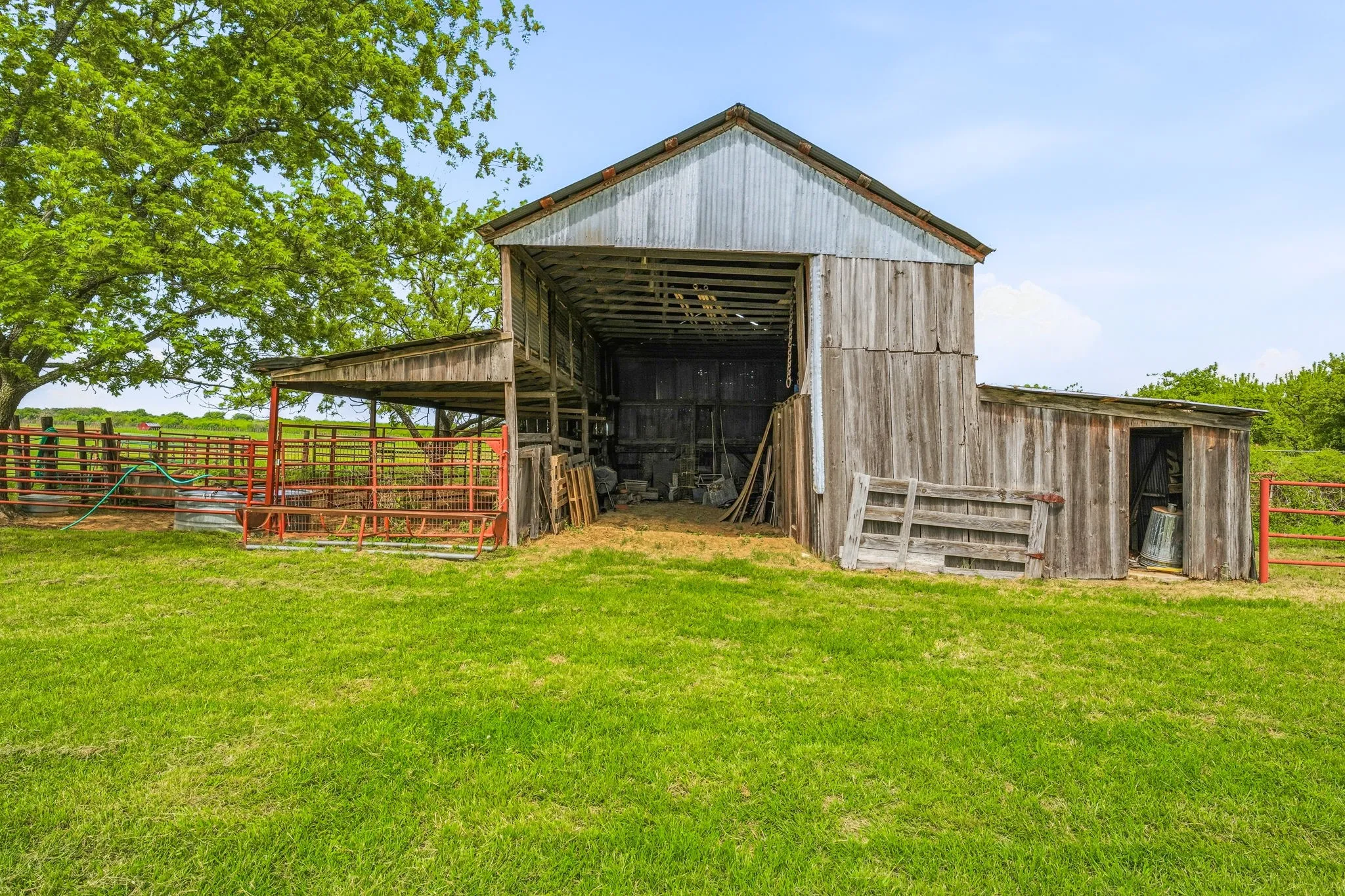 Farm For Sale in Comanche County , 3480 Fm 1496, Dublin, Texas 76446, 3 Bedroom, 2 Bathroom, Garage spaces, 1,974 Sqft, built in 1962, mls#21244956, Real Estate Agent in Dublin, Homes For Sale in Comanche county, Homes For Sale in Dublin, Realtor in Dublin Texas, Real Estate Brokerage Independent Realty Texas, Luminita Cordes Realtor