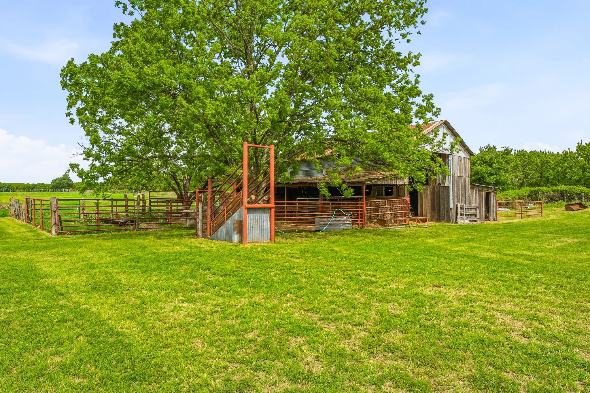 Farm For Sale in Comanche County , 3480 Fm 1496, Dublin, Texas 76446, 3 Bedroom, 2 Bathroom, Garage spaces, 1,974 Sqft, built in 1962, mls#21244956, Real Estate Agent in Dublin, Homes For Sale in Comanche county, Homes For Sale in Dublin, Realtor in Dublin Texas, Real Estate Brokerage Independent Realty Texas, Luminita Cordes Realtor