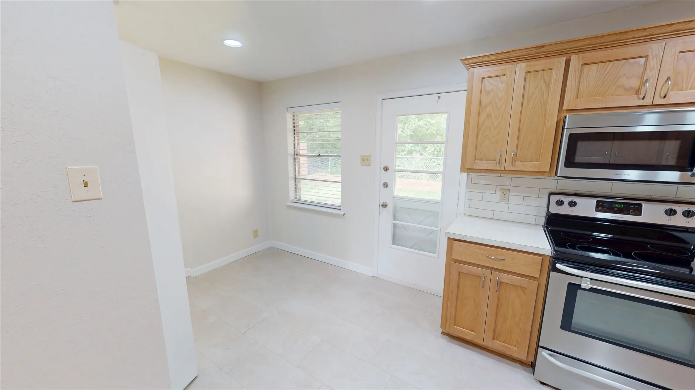 eating area 2415