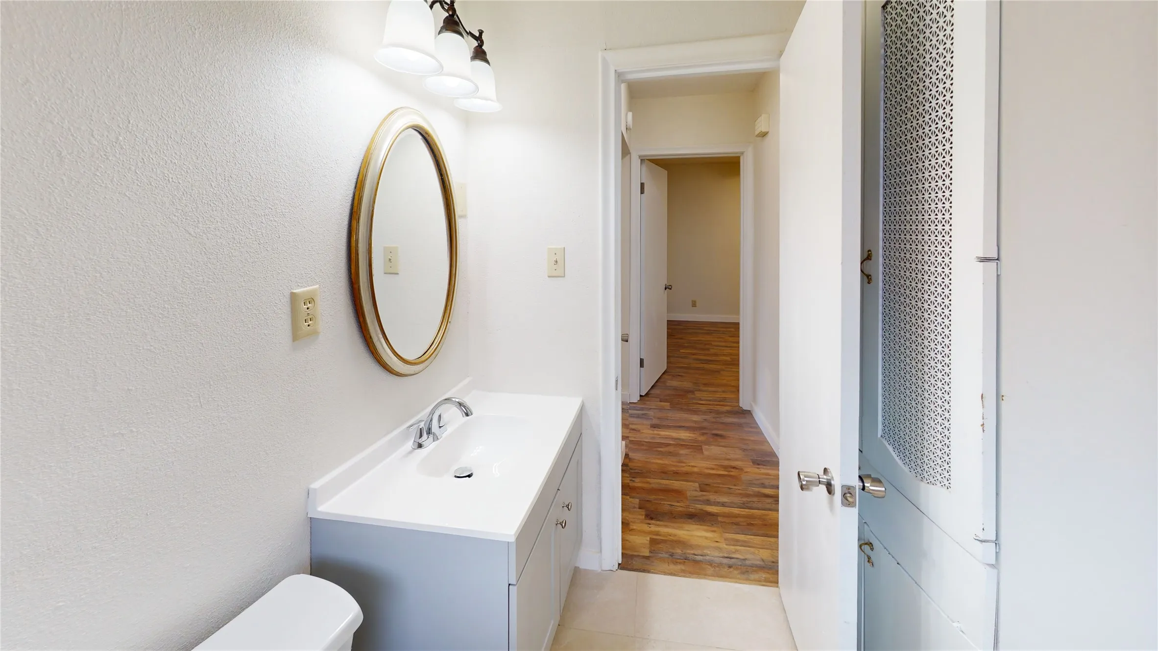 2413 Bathroom