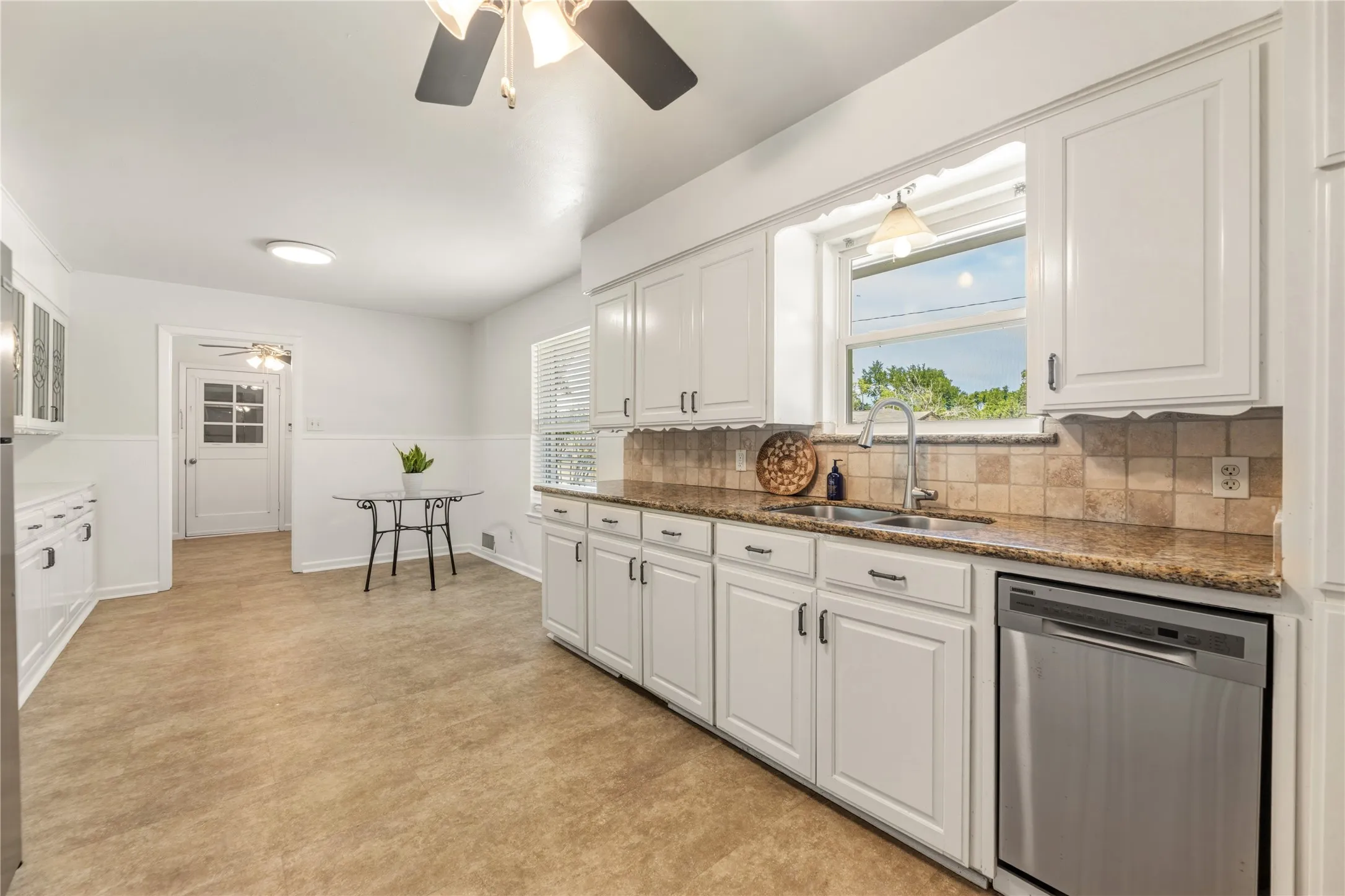 Single Family Residence For Sale in Denton County , 535 Degan Avenue, Lewisville, Texas 75057, 3 Bedroom, 2 Bathroom, 2 Garage spaces, 2,635 Sqft, built in 1962, Preowned, mls#21238979, Real Estate Agent in Lewisville, Homes For Sale in Denton county, Homes For Sale in Lewisville, Realtor in Lewisville Texas, Real Estate Brokerage Independent Realty Texas, Luminita Cordes Realtor