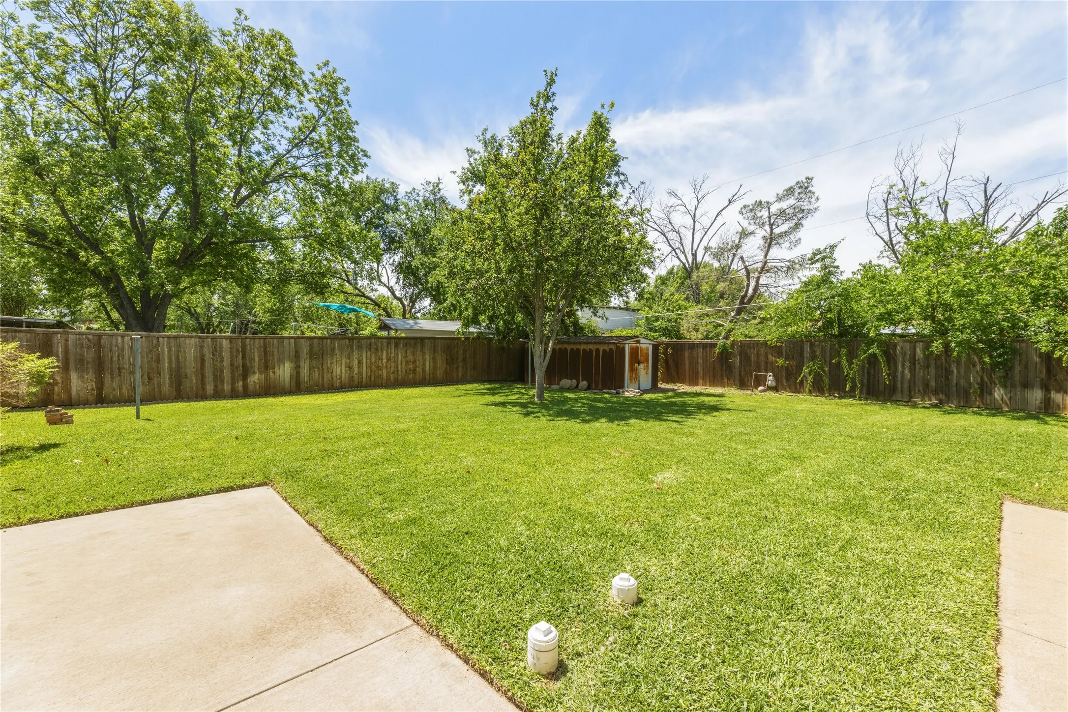 Single Family Residence For Sale in Denton County , 535 Degan Avenue, Lewisville, Texas 75057, 3 Bedroom, 2 Bathroom, 2 Garage spaces, 2,635 Sqft, built in 1962, Preowned, mls#21238979, Real Estate Agent in Lewisville, Homes For Sale in Denton county, Homes For Sale in Lewisville, Realtor in Lewisville Texas, Real Estate Brokerage Independent Realty Texas, Luminita Cordes Realtor