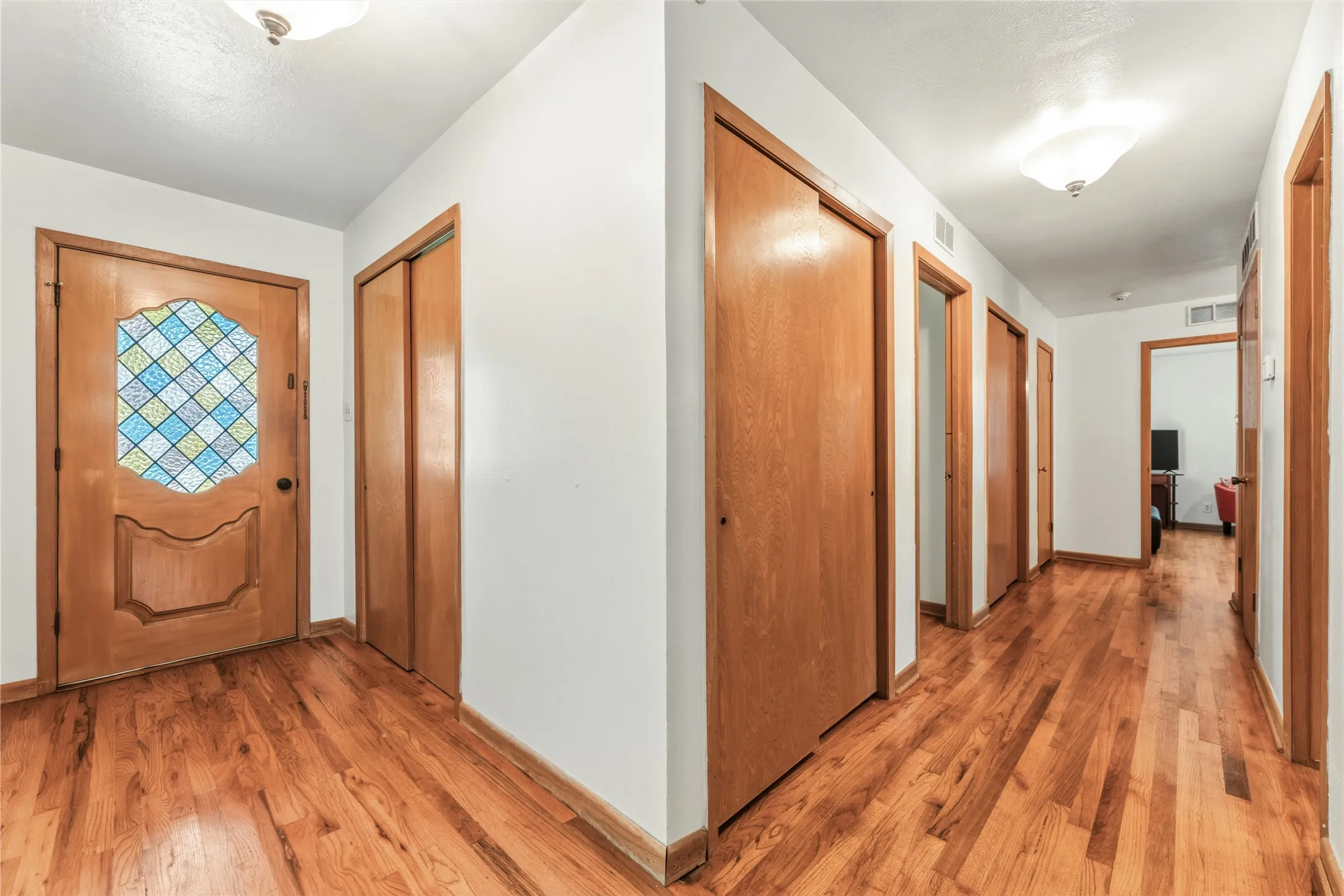 Single Family Residence For Sale in Denton County , 535 Degan Avenue, Lewisville, Texas 75057, 3 Bedroom, 2 Bathroom, 2 Garage spaces, 2,635 Sqft, built in 1962, Preowned, mls#21238979, Real Estate Agent in Lewisville, Homes For Sale in Denton county, Homes For Sale in Lewisville, Realtor in Lewisville Texas, Real Estate Brokerage Independent Realty Texas, Luminita Cordes Realtor