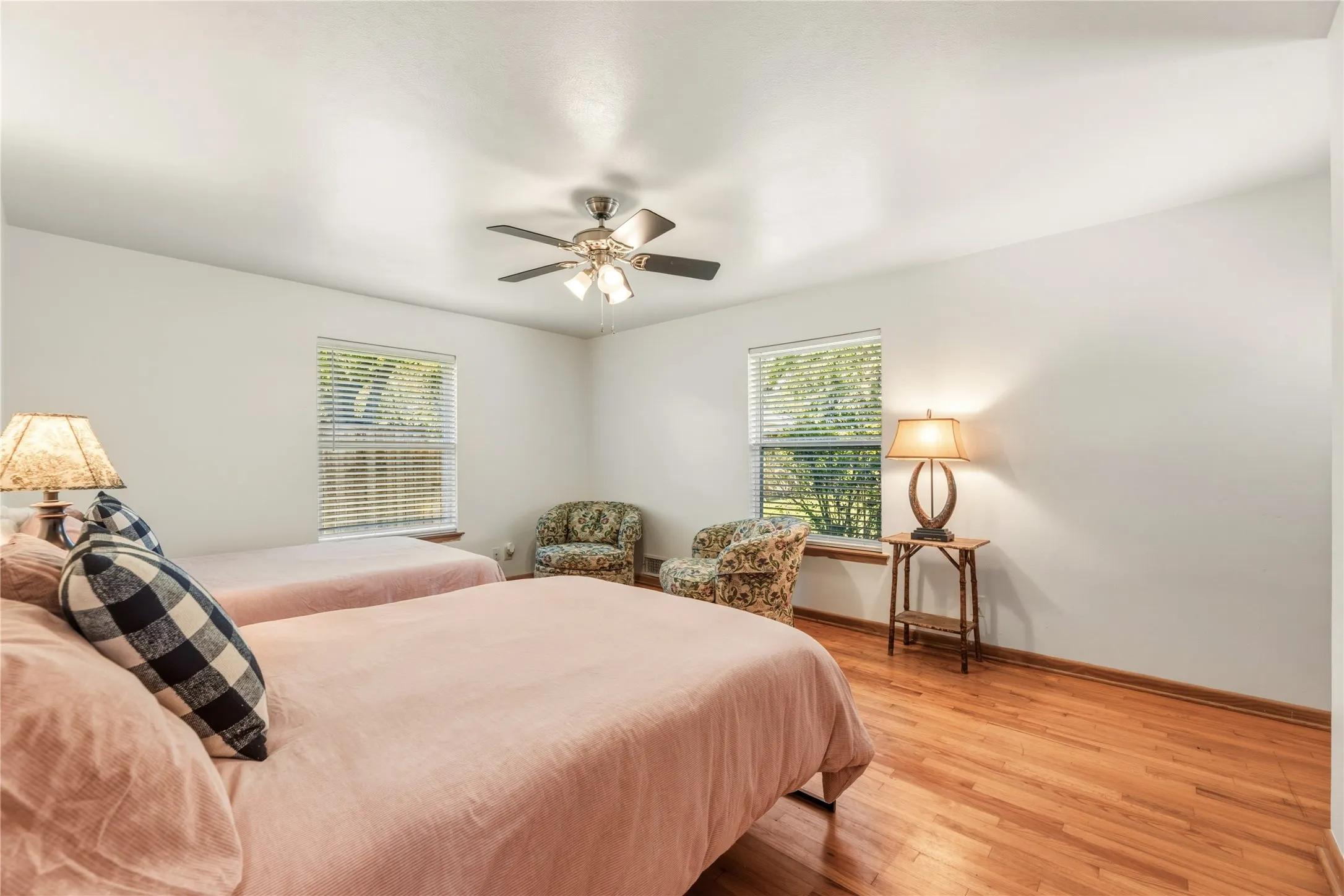 Single Family Residence For Sale in Denton County , 535 Degan Avenue, Lewisville, Texas 75057, 3 Bedroom, 2 Bathroom, 2 Garage spaces, 2,635 Sqft, built in 1962, Preowned, mls#21238979, Real Estate Agent in Lewisville, Homes For Sale in Denton county, Homes For Sale in Lewisville, Realtor in Lewisville Texas, Real Estate Brokerage Independent Realty Texas, Luminita Cordes Realtor