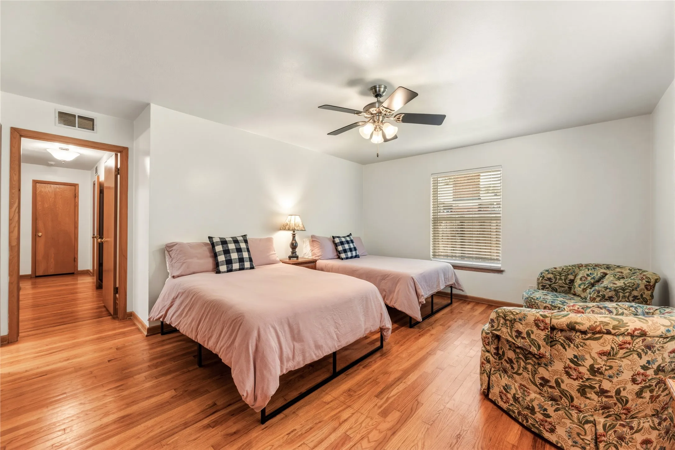 Single Family Residence For Sale in Denton County , 535 Degan Avenue, Lewisville, Texas 75057, 3 Bedroom, 2 Bathroom, 2 Garage spaces, 2,635 Sqft, built in 1962, Preowned, mls#21238979, Real Estate Agent in Lewisville, Homes For Sale in Denton county, Homes For Sale in Lewisville, Realtor in Lewisville Texas, Real Estate Brokerage Independent Realty Texas, Luminita Cordes Realtor