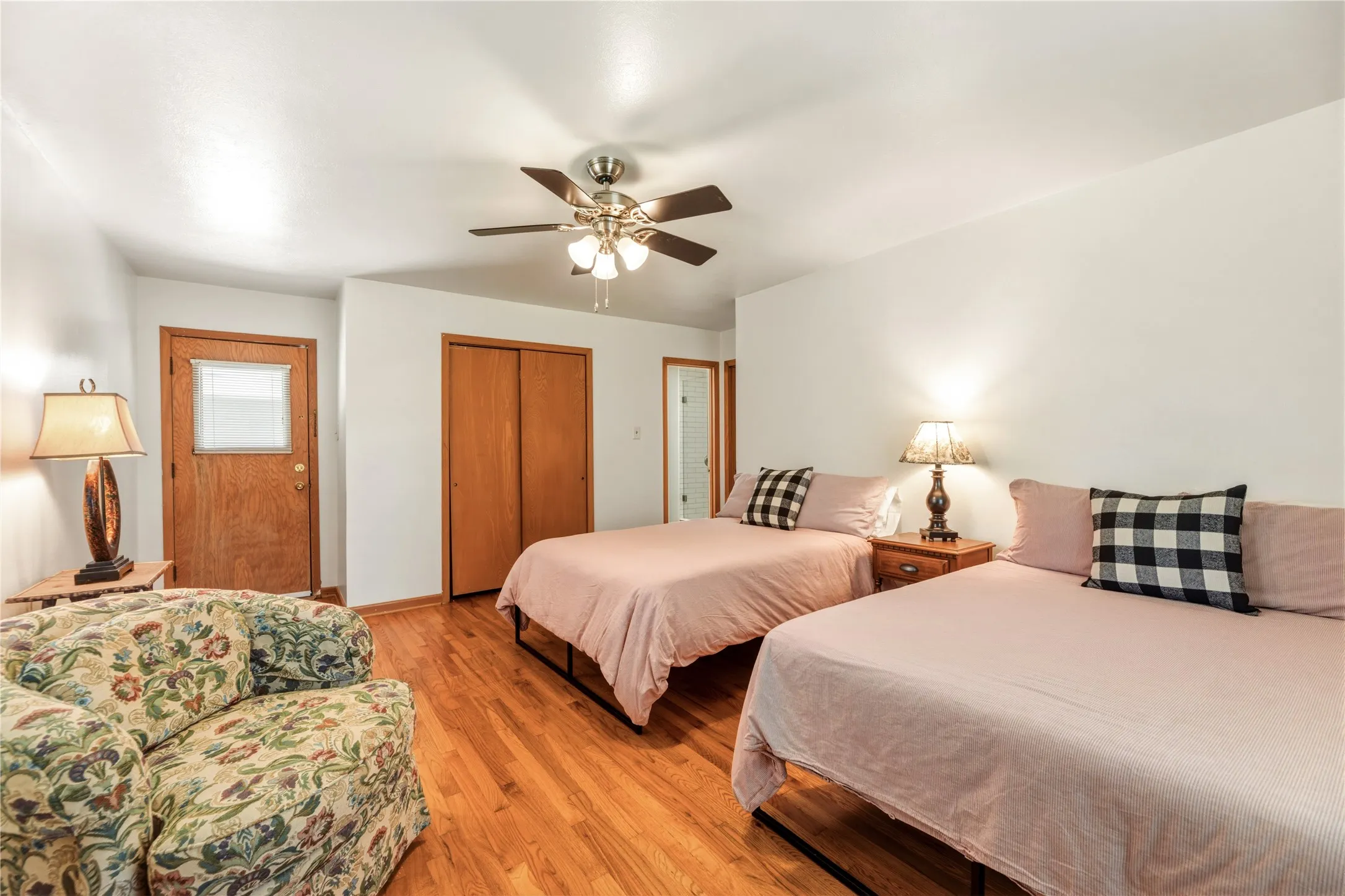 Single Family Residence For Sale in Denton County , 535 Degan Avenue, Lewisville, Texas 75057, 3 Bedroom, 2 Bathroom, 2 Garage spaces, 2,635 Sqft, built in 1962, Preowned, mls#21238979, Real Estate Agent in Lewisville, Homes For Sale in Denton county, Homes For Sale in Lewisville, Realtor in Lewisville Texas, Real Estate Brokerage Independent Realty Texas, Luminita Cordes Realtor
