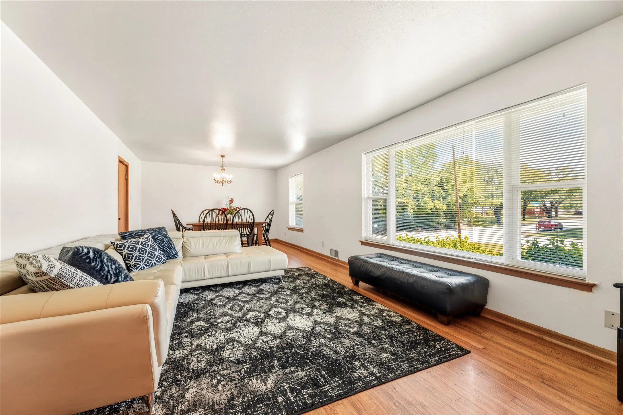 Single Family Residence For Sale in Denton County , 535 Degan Avenue, Lewisville, Texas 75057, 3 Bedroom, 2 Bathroom, 2 Garage spaces, 2,635 Sqft, built in 1962, Preowned, mls#21238979, Real Estate Agent in Lewisville, Homes For Sale in Denton county, Homes For Sale in Lewisville, Realtor in Lewisville Texas, Real Estate Brokerage Independent Realty Texas, Luminita Cordes Realtor