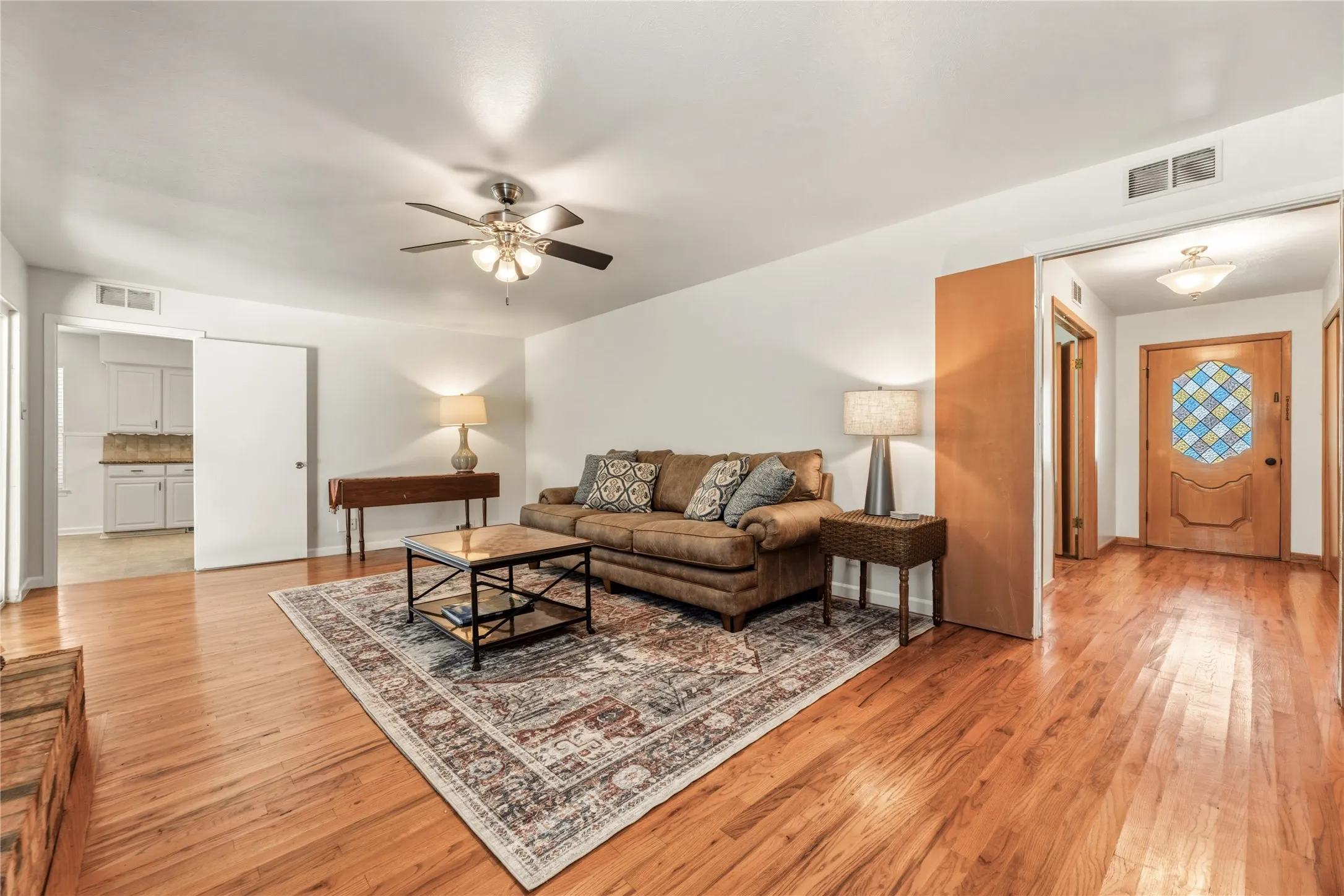 Single Family Residence For Sale in Denton County , 535 Degan Avenue, Lewisville, Texas 75057, 3 Bedroom, 2 Bathroom, 2 Garage spaces, 2,635 Sqft, built in 1962, Preowned, mls#21238979, Real Estate Agent in Lewisville, Homes For Sale in Denton county, Homes For Sale in Lewisville, Realtor in Lewisville Texas, Real Estate Brokerage Independent Realty Texas, Luminita Cordes Realtor