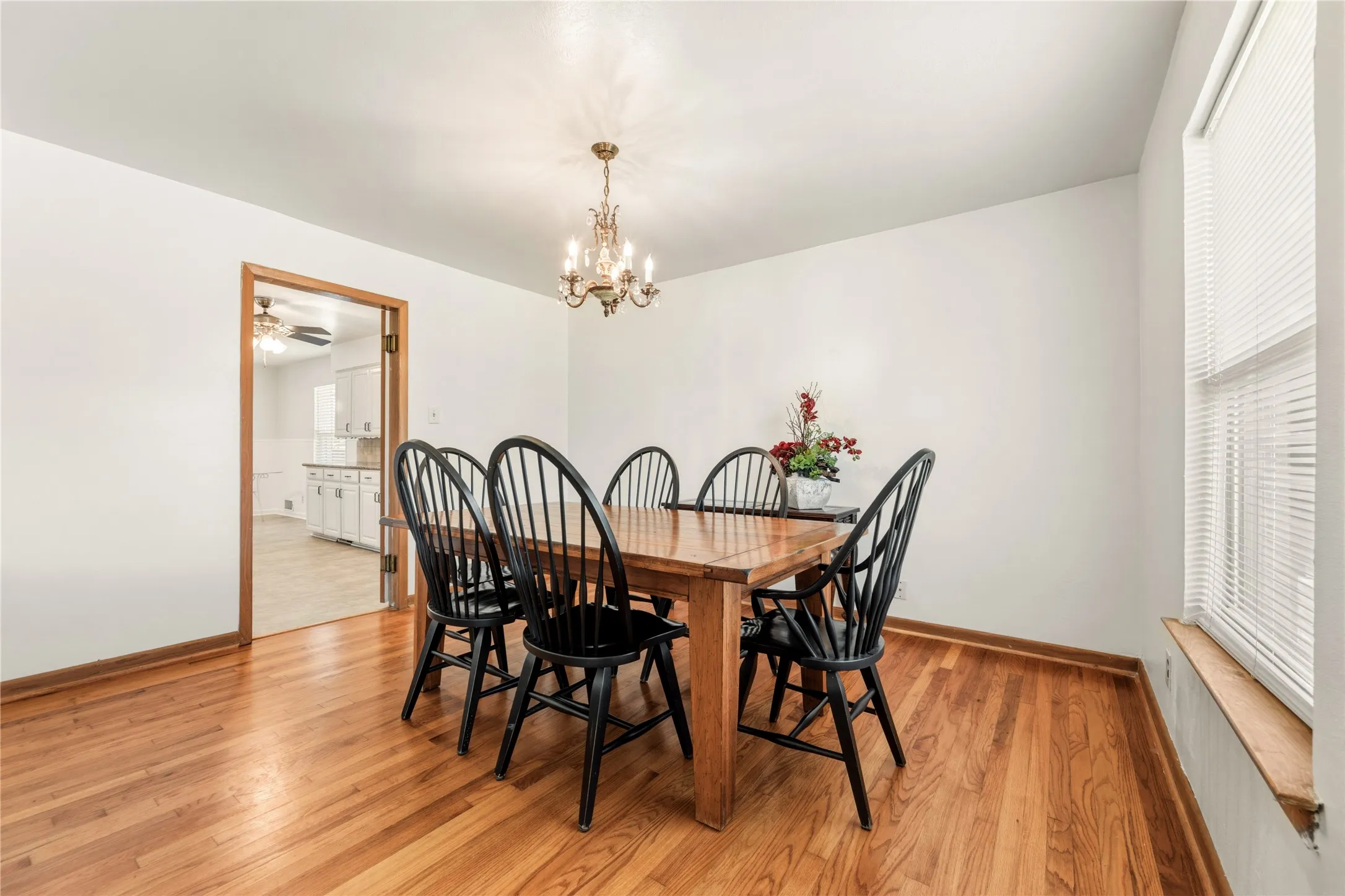Single Family Residence For Sale in Denton County , 535 Degan Avenue, Lewisville, Texas 75057, 3 Bedroom, 2 Bathroom, 2 Garage spaces, 2,635 Sqft, built in 1962, Preowned, mls#21238979, Real Estate Agent in Lewisville, Homes For Sale in Denton county, Homes For Sale in Lewisville, Realtor in Lewisville Texas, Real Estate Brokerage Independent Realty Texas, Luminita Cordes Realtor