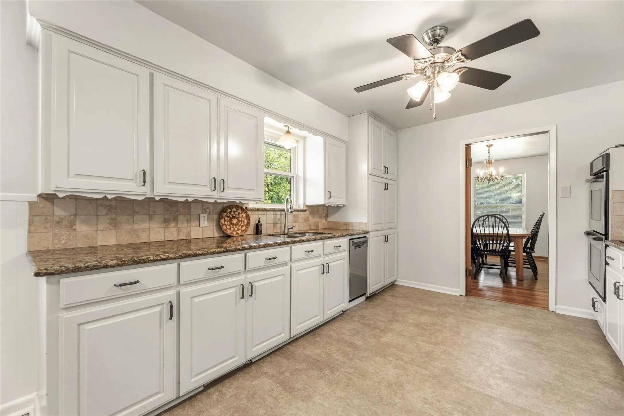 Single Family Residence For Sale in Denton County , 535 Degan Avenue, Lewisville, Texas 75057, 3 Bedroom, 2 Bathroom, 2 Garage spaces, 2,635 Sqft, built in 1962, Preowned, mls#21238979, Real Estate Agent in Lewisville, Homes For Sale in Denton county, Homes For Sale in Lewisville, Realtor in Lewisville Texas, Real Estate Brokerage Independent Realty Texas, Luminita Cordes Realtor