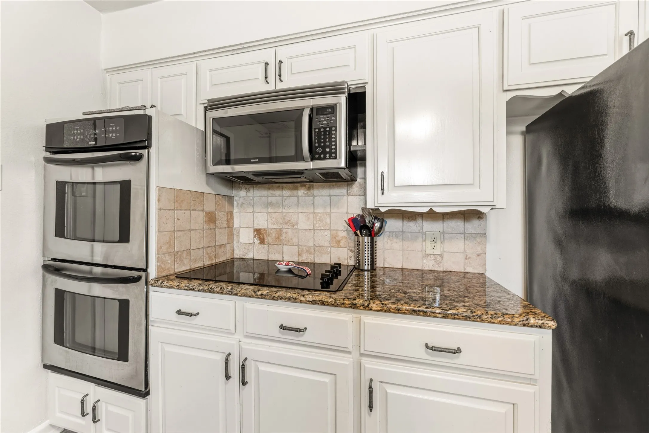 Single Family Residence For Sale in Denton County , 535 Degan Avenue, Lewisville, Texas 75057, 3 Bedroom, 2 Bathroom, 2 Garage spaces, 2,635 Sqft, built in 1962, Preowned, mls#21238979, Real Estate Agent in Lewisville, Homes For Sale in Denton county, Homes For Sale in Lewisville, Realtor in Lewisville Texas, Real Estate Brokerage Independent Realty Texas, Luminita Cordes Realtor