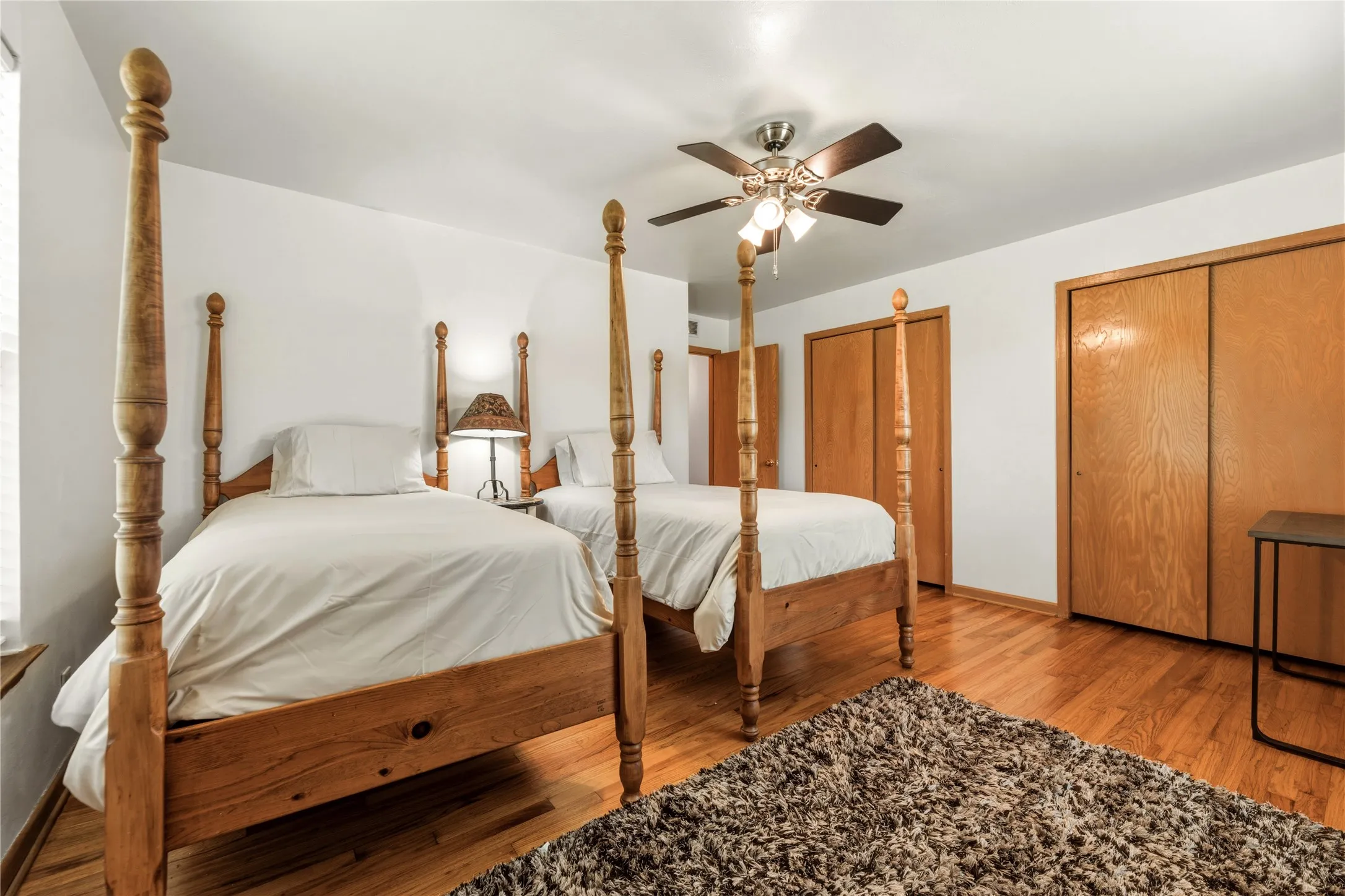 Single Family Residence For Sale in Denton County , 535 Degan Avenue, Lewisville, Texas 75057, 3 Bedroom, 2 Bathroom, 2 Garage spaces, 2,635 Sqft, built in 1962, Preowned, mls#21238979, Real Estate Agent in Lewisville, Homes For Sale in Denton county, Homes For Sale in Lewisville, Realtor in Lewisville Texas, Real Estate Brokerage Independent Realty Texas, Luminita Cordes Realtor