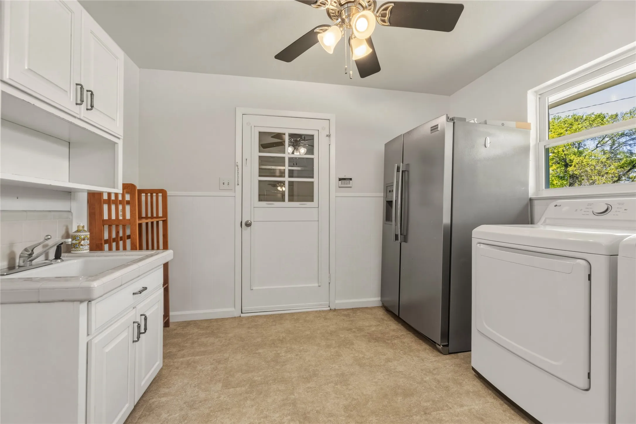 Single Family Residence For Sale in Denton County , 535 Degan Avenue, Lewisville, Texas 75057, 3 Bedroom, 2 Bathroom, 2 Garage spaces, 2,635 Sqft, built in 1962, Preowned, mls#21238979, Real Estate Agent in Lewisville, Homes For Sale in Denton county, Homes For Sale in Lewisville, Realtor in Lewisville Texas, Real Estate Brokerage Independent Realty Texas, Luminita Cordes Realtor