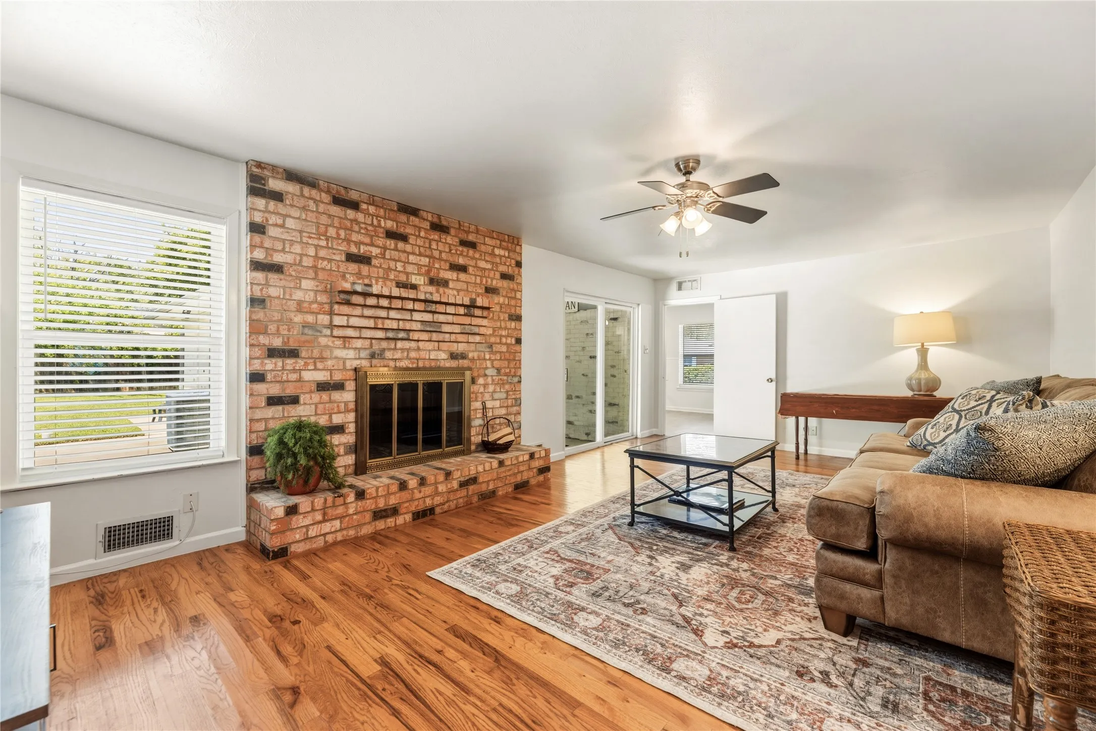 Single Family Residence For Sale in Denton County , 535 Degan Avenue, Lewisville, Texas 75057, 3 Bedroom, 2 Bathroom, 2 Garage spaces, 2,635 Sqft, built in 1962, Preowned, mls#21238979, Real Estate Agent in Lewisville, Homes For Sale in Denton county, Homes For Sale in Lewisville, Realtor in Lewisville Texas, Real Estate Brokerage Independent Realty Texas, Luminita Cordes Realtor