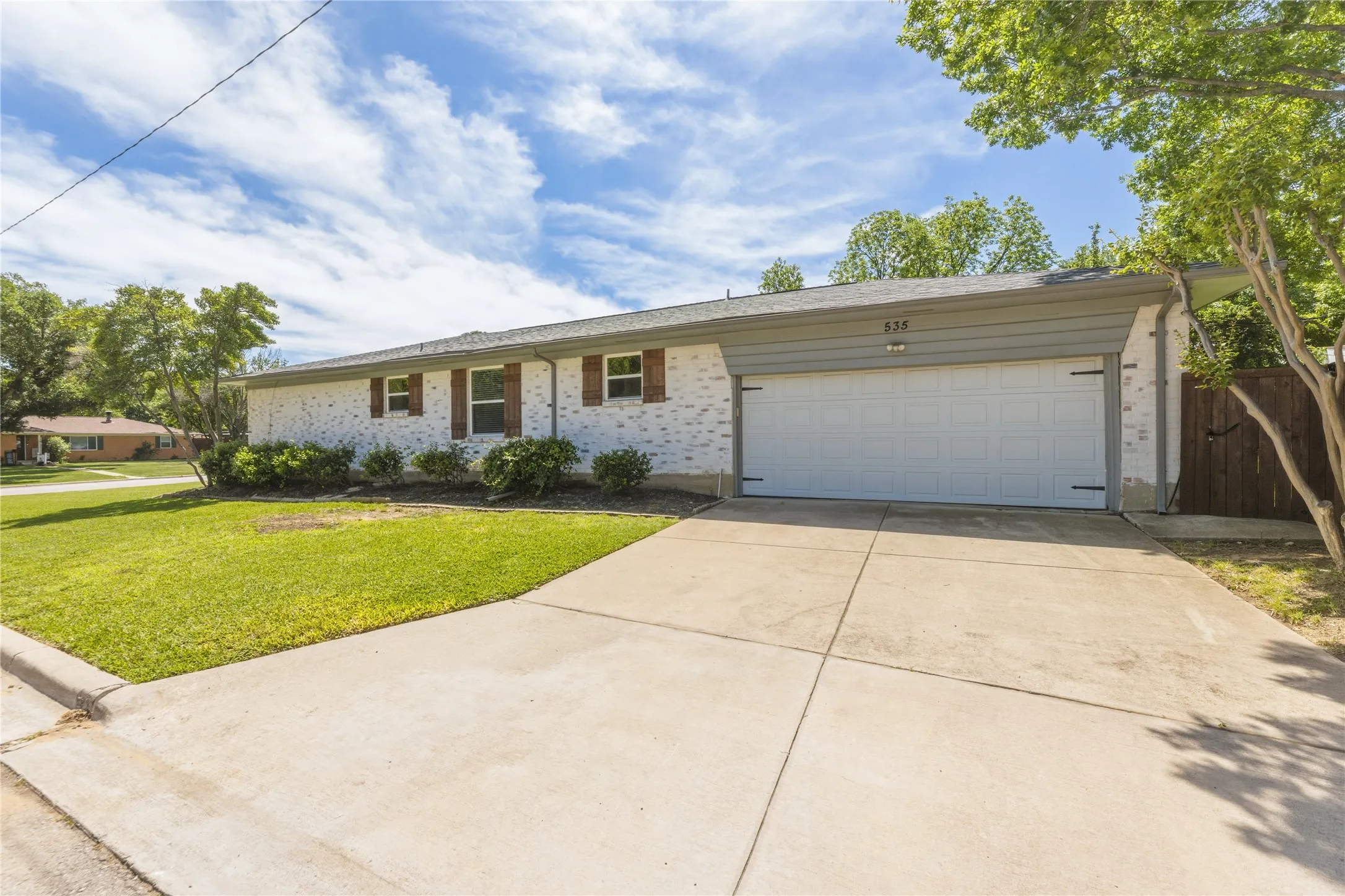 Single Family Residence For Sale in Denton County , 535 Degan Avenue, Lewisville, Texas 75057, 3 Bedroom, 2 Bathroom, 2 Garage spaces, 2,635 Sqft, built in 1962, Preowned, mls#21238979, Real Estate Agent in Lewisville, Homes For Sale in Denton county, Homes For Sale in Lewisville, Realtor in Lewisville Texas, Real Estate Brokerage Independent Realty Texas, Luminita Cordes Realtor