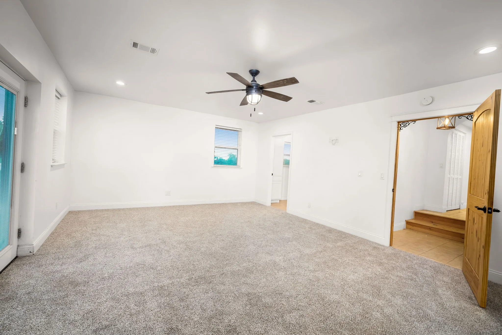 Farm For Sale in Mc Lennan County , 503 Oak Knoll Lane, Elm Mott, Texas 76640, 3 Bedroom, 3 Bathroom, Garage spaces, 2,544 Sqft, built in 1972, Preowned, mls#21245095, Real Estate Agent in Elm Mott, Homes For Sale in Mc Lennan county, Homes For Sale in Elm Mott, Realtor in Elm Mott Texas, Real Estate Brokerage Independent Realty Texas, Luminita Cordes Realtor