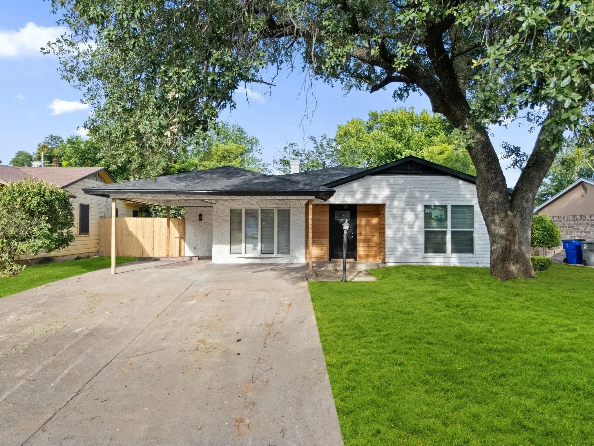 Single Family Residence For Sale in Dallas County , 12436 Oberlin Drive, Dallas, Texas 75243, 4 Bedrooms, 3 Bathrooms, Garage spaces, 2,076 Sqft, built in 1958, Price $440,000, mls#21242225, Real Estate Agent in Dallas, Homes For Sale in Dallas county, Homes For Sale in Dallas, Realtor in Dallas Texas, Real Estate Brokerage Independent Realty Texas, Luminita Cordes Realtor