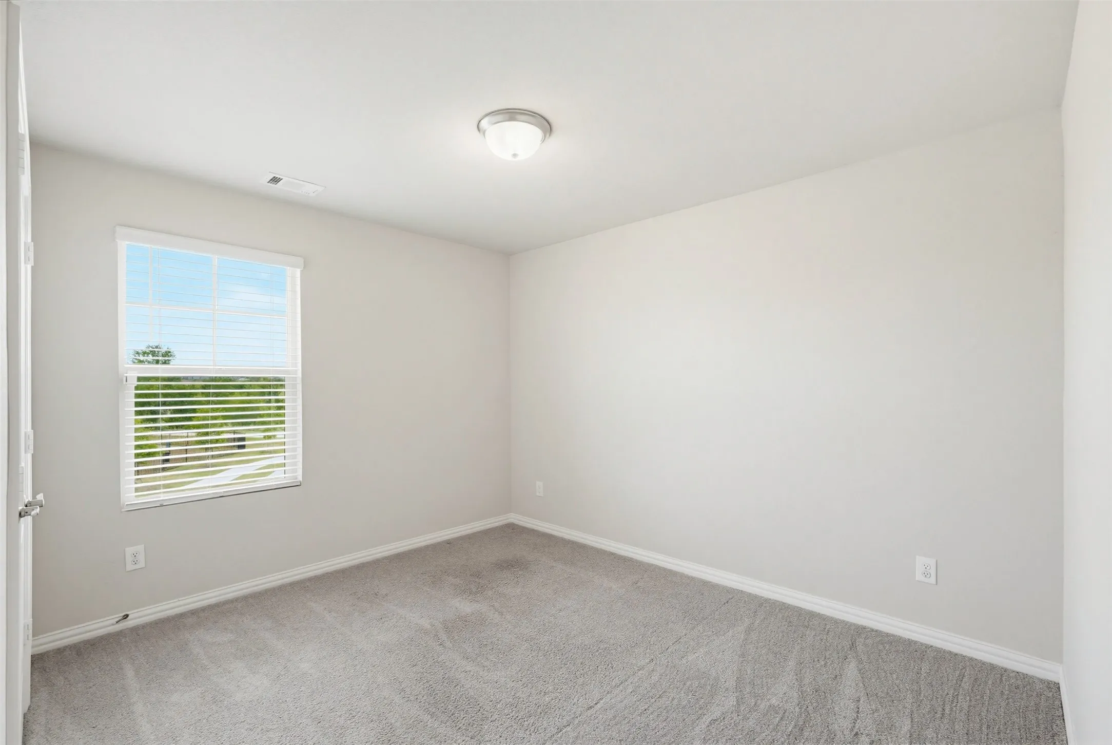 Secondary bedroom upstairs with great natural light, ideal for family or guests.