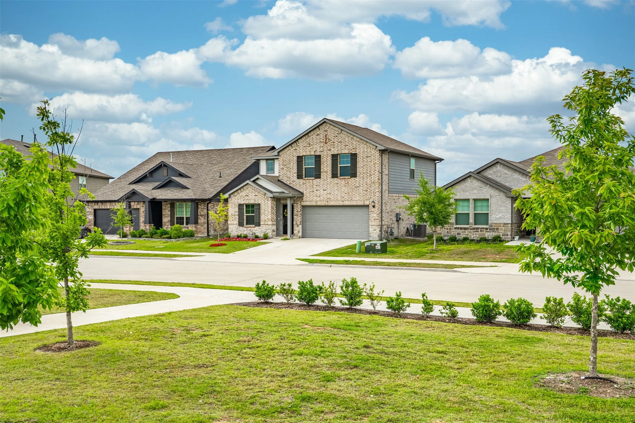 Palmilla Springs neighborhood in Fort Worth 76108, known for its convenient location near major highways, schools, shopping, and dining.