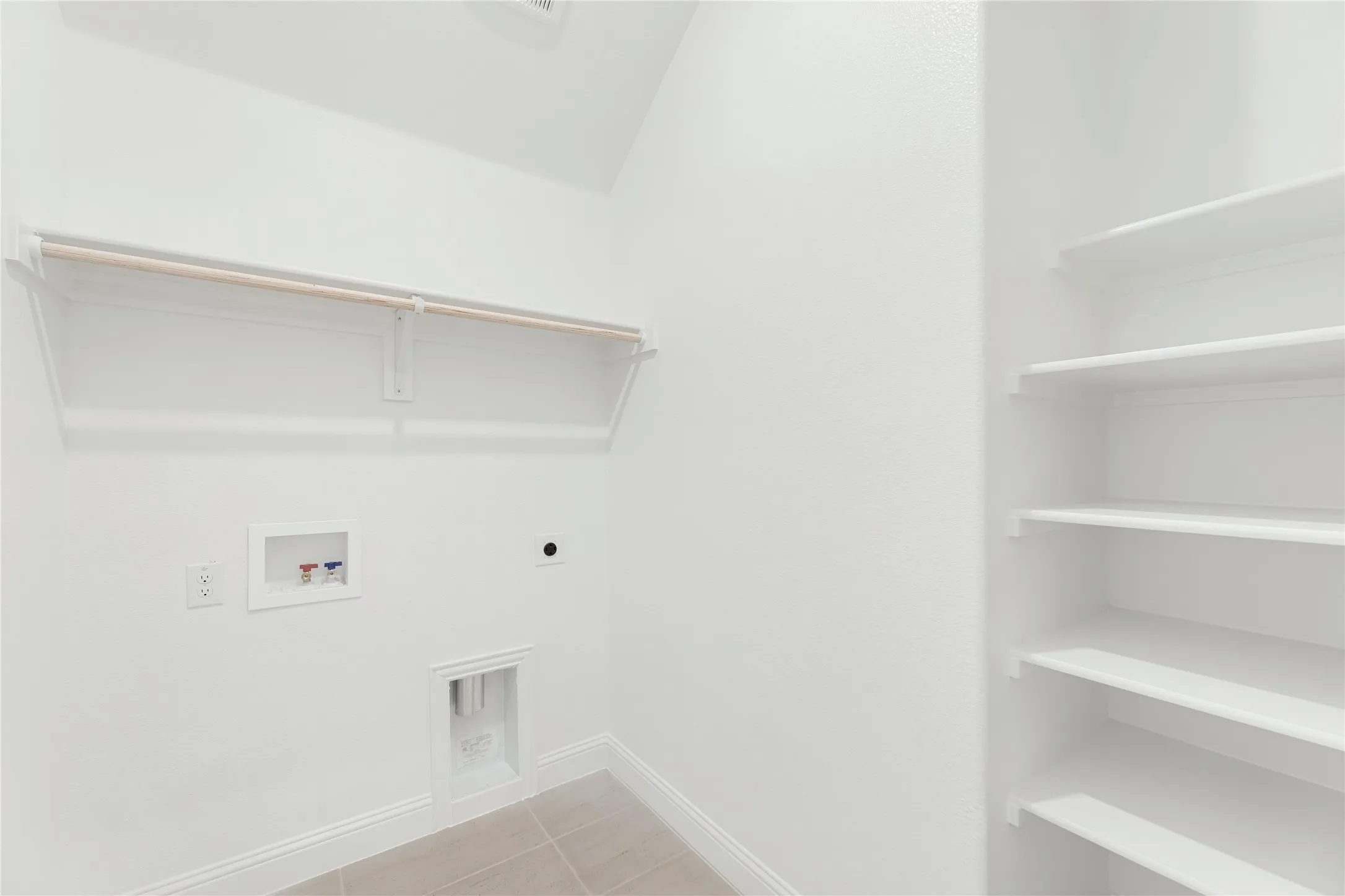 Single Family Residence For Sale in Hood County , 420 Carnero Drive, Granbury, Texas 76048, 3 Bedroom, 2 Bathroom, 2 Garage spaces, 2,314 Sqft, built in 2026, New Construction - Incomplete, mls#21245459, Real Estate Agent in Granbury, Homes For Sale in Hood county, Homes For Sale in Granbury, Realtor in Granbury Texas, Real Estate Brokerage Independent Realty Texas, Luminita Cordes Realtor