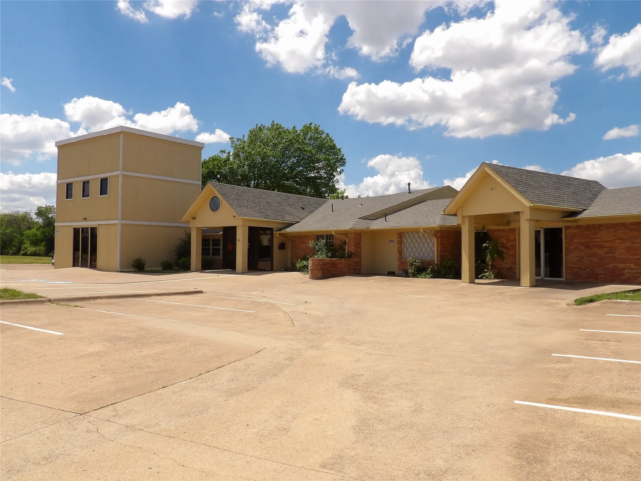 Office For Sale in Dallas County , 4373 S Hampton Road A, Dallas, Texas 75232, 0, 0, Garage spaces, 0 Sqft, built in 1958, Preowned, mls#21219249, Real Estate Agent in Dallas, Homes For Sale in Dallas county, Homes For Sale in Dallas, Realtor in Dallas Texas, Real Estate Brokerage Independent Realty Texas, Luminita Cordes Realtor