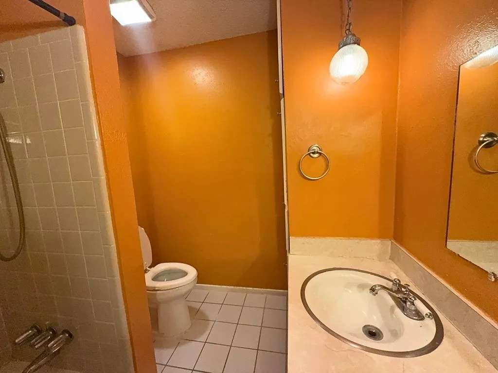 Single Family Residence For Rent in Tarrant County , 1613 Edge Hill Road, Benbrook, Texas 76126, 3 Bedroom, 2 Bathroom, 2 Garage spaces, 1,568 Sqft, built in 1977, Preowned, mls#21245465, Real Estate Agent in Benbrook, Homes For Rent in Tarrant county, Homes For Rent in Benbrook, Realtor in Benbrook Texas, Real Estate Brokerage Independent Realty Texas, Luminita Cordes Realtor