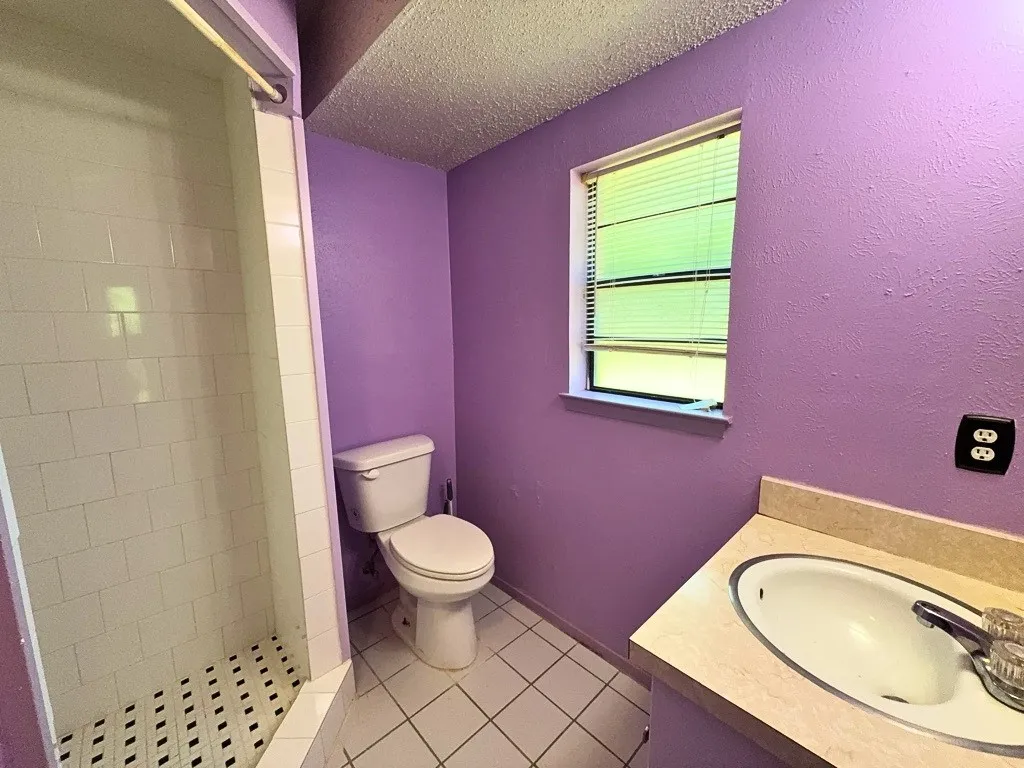 Single Family Residence For Rent in Tarrant County , 1613 Edge Hill Road, Benbrook, Texas 76126, 3 Bedroom, 2 Bathroom, 2 Garage spaces, 1,568 Sqft, built in 1977, Preowned, mls#21245465, Real Estate Agent in Benbrook, Homes For Rent in Tarrant county, Homes For Rent in Benbrook, Realtor in Benbrook Texas, Real Estate Brokerage Independent Realty Texas, Luminita Cordes Realtor