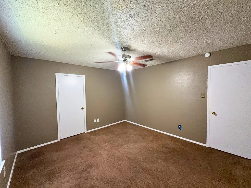 Single Family Residence For Rent in Tarrant County , 1613 Edge Hill Road, Benbrook, Texas 76126, 3 Bedroom, 2 Bathroom, 2 Garage spaces, 1,568 Sqft, built in 1977, Preowned, mls#21245465, Real Estate Agent in Benbrook, Homes For Rent in Tarrant county, Homes For Rent in Benbrook, Realtor in Benbrook Texas, Real Estate Brokerage Independent Realty Texas, Luminita Cordes Realtor