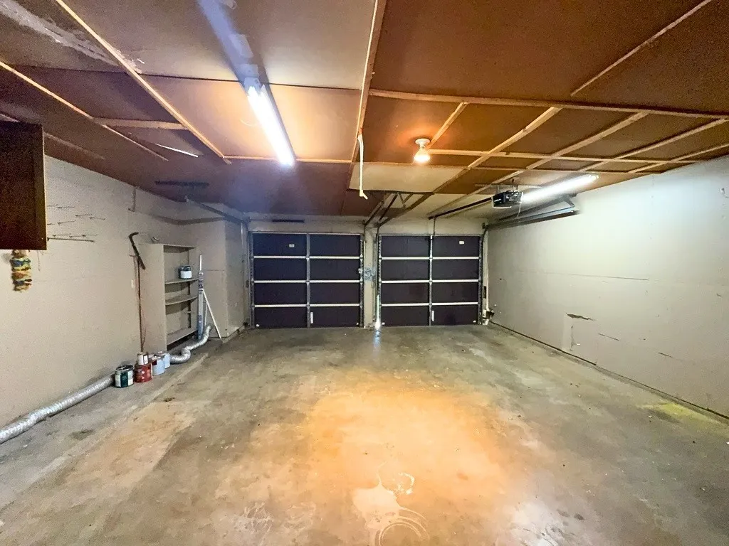 Single Family Residence For Rent in Tarrant County , 1613 Edge Hill Road, Benbrook, Texas 76126, 3 Bedroom, 2 Bathroom, 2 Garage spaces, 1,568 Sqft, built in 1977, Preowned, mls#21245465, Real Estate Agent in Benbrook, Homes For Rent in Tarrant county, Homes For Rent in Benbrook, Realtor in Benbrook Texas, Real Estate Brokerage Independent Realty Texas, Luminita Cordes Realtor