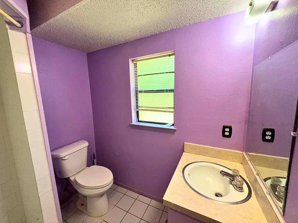 Single Family Residence For Rent in Tarrant County , 1613 Edge Hill Road, Benbrook, Texas 76126, 3 Bedroom, 2 Bathroom, 2 Garage spaces, 1,568 Sqft, built in 1977, Preowned, mls#21245465, Real Estate Agent in Benbrook, Homes For Rent in Tarrant county, Homes For Rent in Benbrook, Realtor in Benbrook Texas, Real Estate Brokerage Independent Realty Texas, Luminita Cordes Realtor