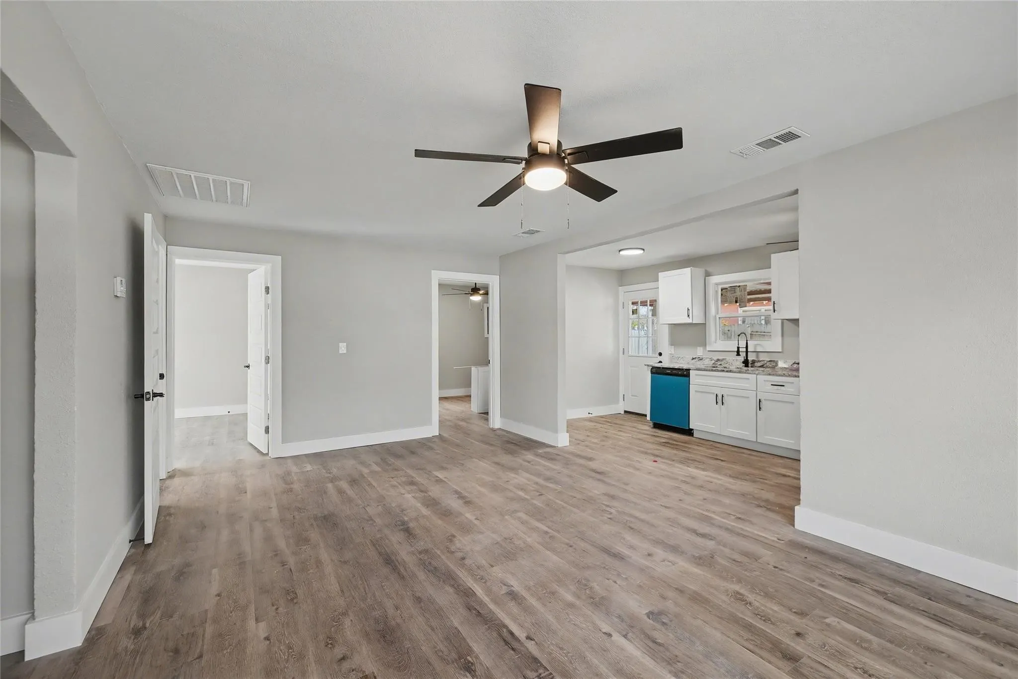 Single Family Residence For Rent in Tarrant County , 4220 Ramey Avenue, Fort Worth, Texas 76105, 2 Bedroom, 1 Bathroom, Garage spaces, 832 Sqft, built in 1955, Price $1,580, mls#21245476, Real Estate Agent in Fort Worth, Homes For Rent in Tarrant county, Homes For Rent in Fort Worth, Realtor in Fort Worth Texas, Real Estate Brokerage Independent Realty Texas, Luminita Cordes Realtor