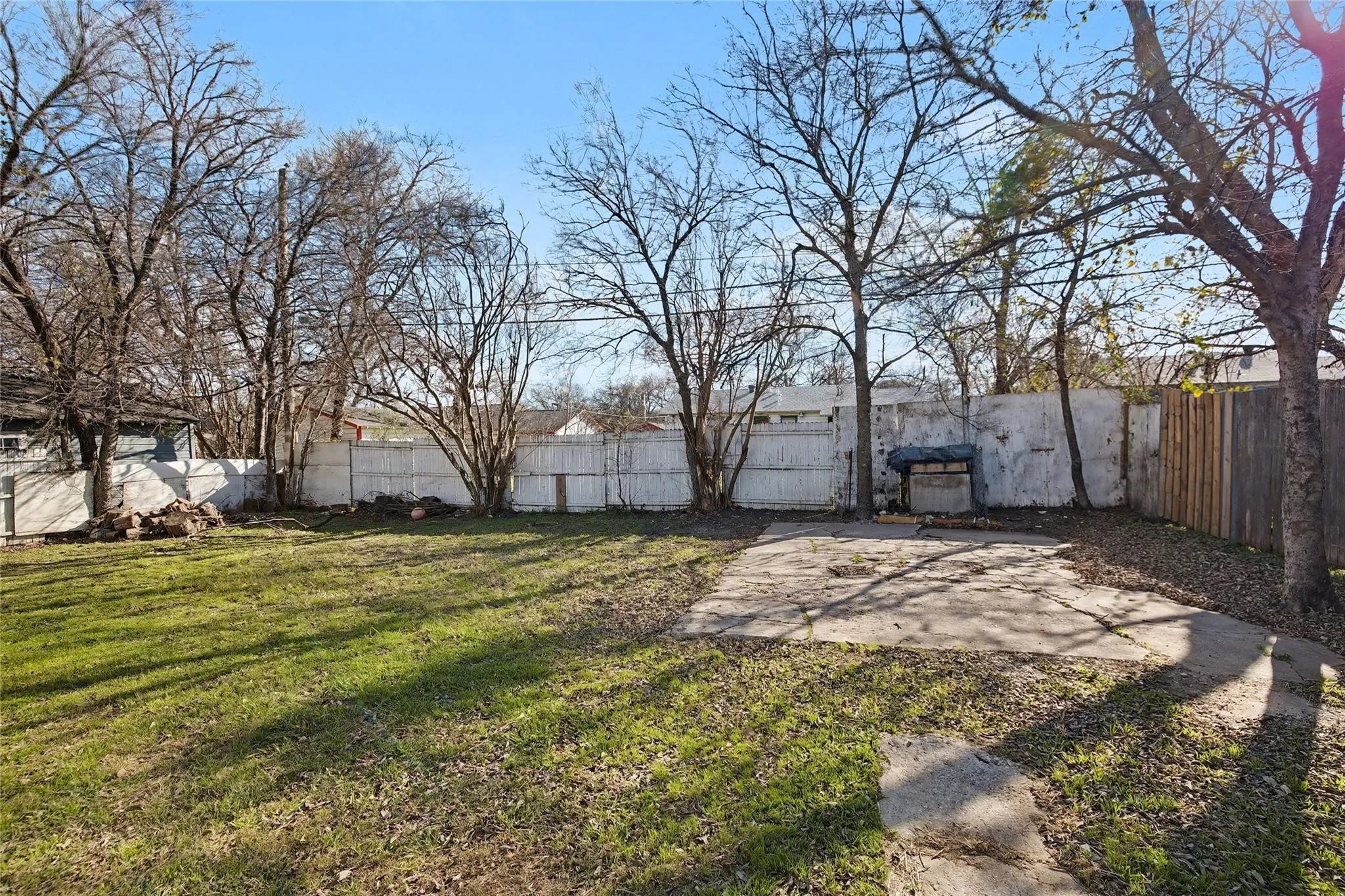 Single Family Residence For Rent in Tarrant County , 4220 Ramey Avenue, Fort Worth, Texas 76105, 2 Bedroom, 1 Bathroom, Garage spaces, 832 Sqft, built in 1955, Price $1,580, mls#21245476, Real Estate Agent in Fort Worth, Homes For Rent in Tarrant county, Homes For Rent in Fort Worth, Realtor in Fort Worth Texas, Real Estate Brokerage Independent Realty Texas, Luminita Cordes Realtor