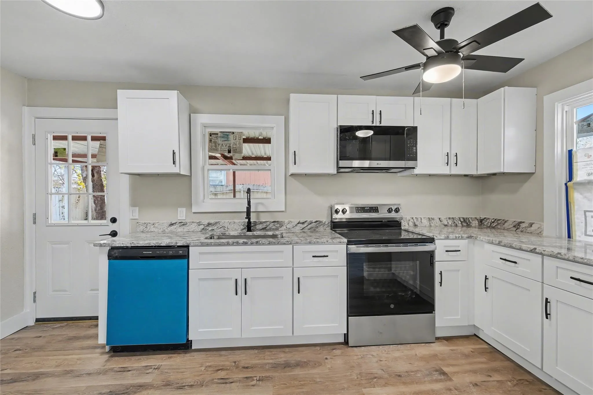 Single Family Residence For Rent in Tarrant County , 4220 Ramey Avenue, Fort Worth, Texas 76105, 2 Bedroom, 1 Bathroom, Garage spaces, 832 Sqft, built in 1955, Price $1,580, mls#21245476, Real Estate Agent in Fort Worth, Homes For Rent in Tarrant county, Homes For Rent in Fort Worth, Realtor in Fort Worth Texas, Real Estate Brokerage Independent Realty Texas, Luminita Cordes Realtor