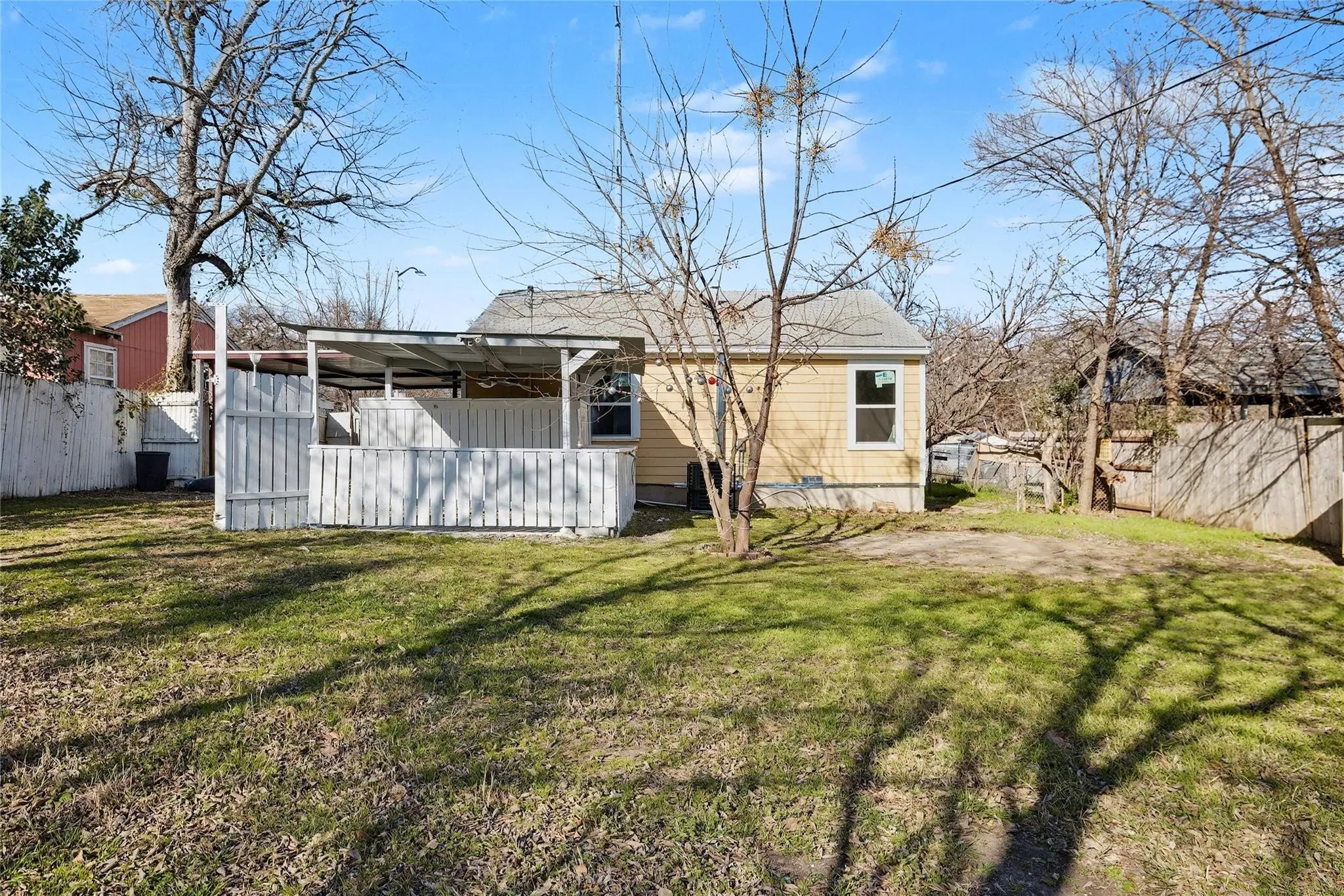 Single Family Residence For Rent in Tarrant County , 4220 Ramey Avenue, Fort Worth, Texas 76105, 2 Bedroom, 1 Bathroom, Garage spaces, 832 Sqft, built in 1955, Price $1,580, mls#21245476, Real Estate Agent in Fort Worth, Homes For Rent in Tarrant county, Homes For Rent in Fort Worth, Realtor in Fort Worth Texas, Real Estate Brokerage Independent Realty Texas, Luminita Cordes Realtor