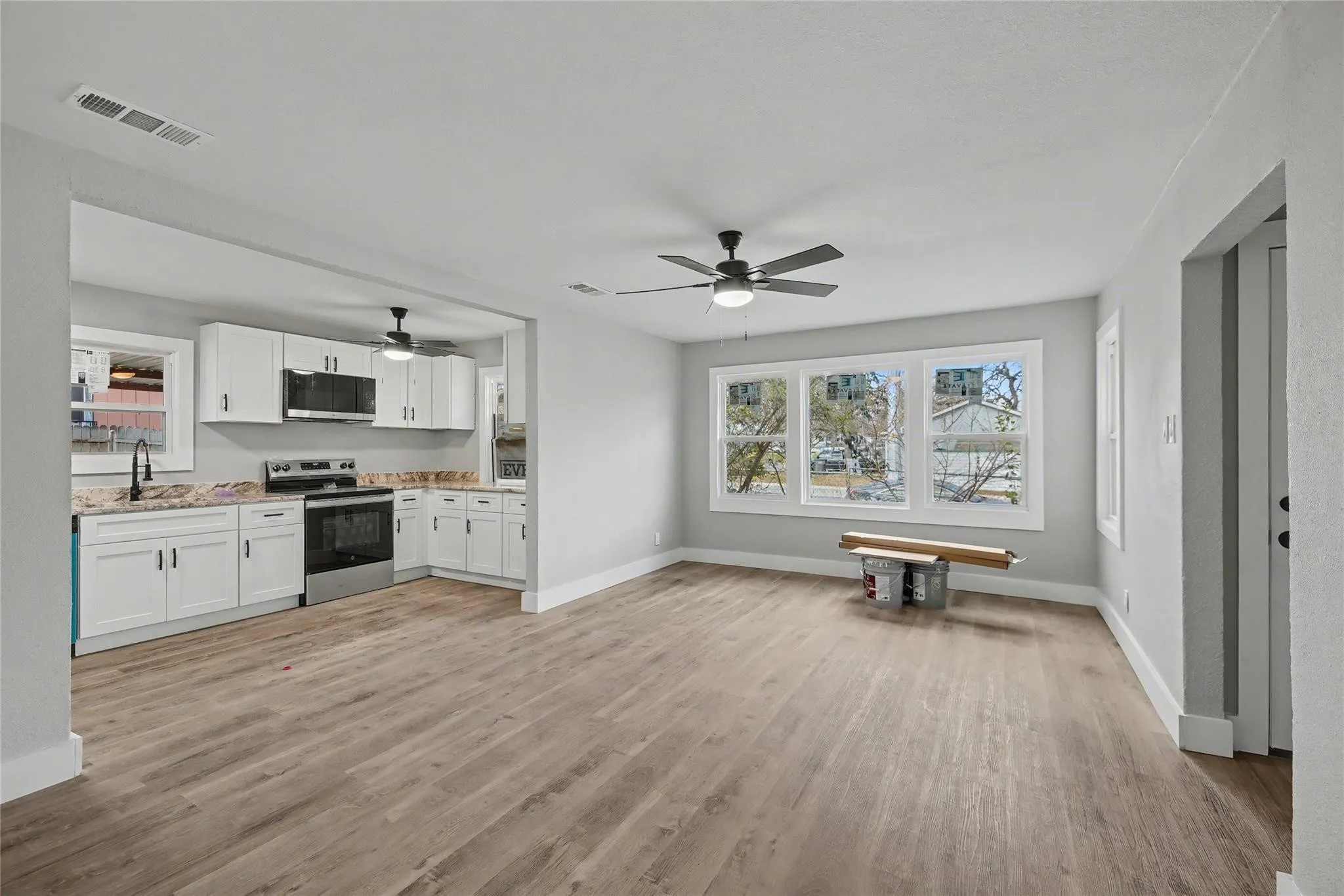 Single Family Residence For Rent in Tarrant County , 4220 Ramey Avenue, Fort Worth, Texas 76105, 2 Bedroom, 1 Bathroom, Garage spaces, 832 Sqft, built in 1955, Price $1,580, mls#21245476, Real Estate Agent in Fort Worth, Homes For Rent in Tarrant county, Homes For Rent in Fort Worth, Realtor in Fort Worth Texas, Real Estate Brokerage Independent Realty Texas, Luminita Cordes Realtor