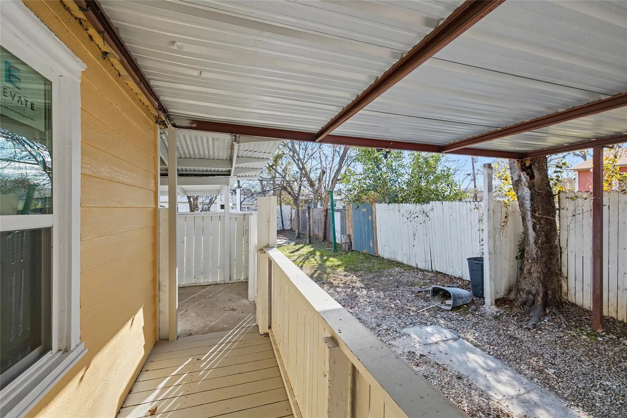 Single Family Residence For Rent in Tarrant County , 4220 Ramey Avenue, Fort Worth, Texas 76105, 2 Bedroom, 1 Bathroom, Garage spaces, 832 Sqft, built in 1955, Price $1,580, mls#21245476, Real Estate Agent in Fort Worth, Homes For Rent in Tarrant county, Homes For Rent in Fort Worth, Realtor in Fort Worth Texas, Real Estate Brokerage Independent Realty Texas, Luminita Cordes Realtor