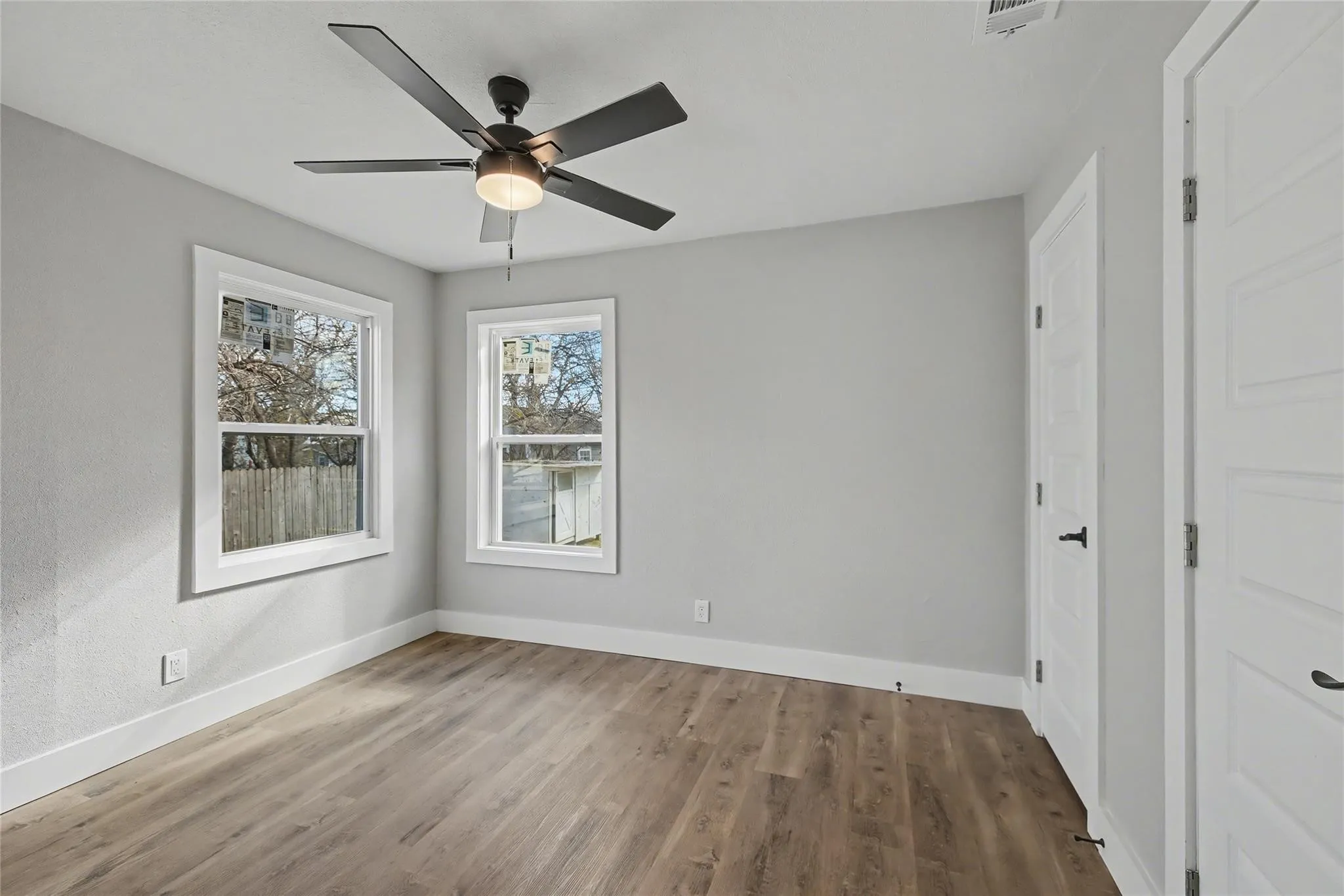 Single Family Residence For Rent in Tarrant County , 4220 Ramey Avenue, Fort Worth, Texas 76105, 2 Bedroom, 1 Bathroom, Garage spaces, 832 Sqft, built in 1955, Price $1,580, mls#21245476, Real Estate Agent in Fort Worth, Homes For Rent in Tarrant county, Homes For Rent in Fort Worth, Realtor in Fort Worth Texas, Real Estate Brokerage Independent Realty Texas, Luminita Cordes Realtor