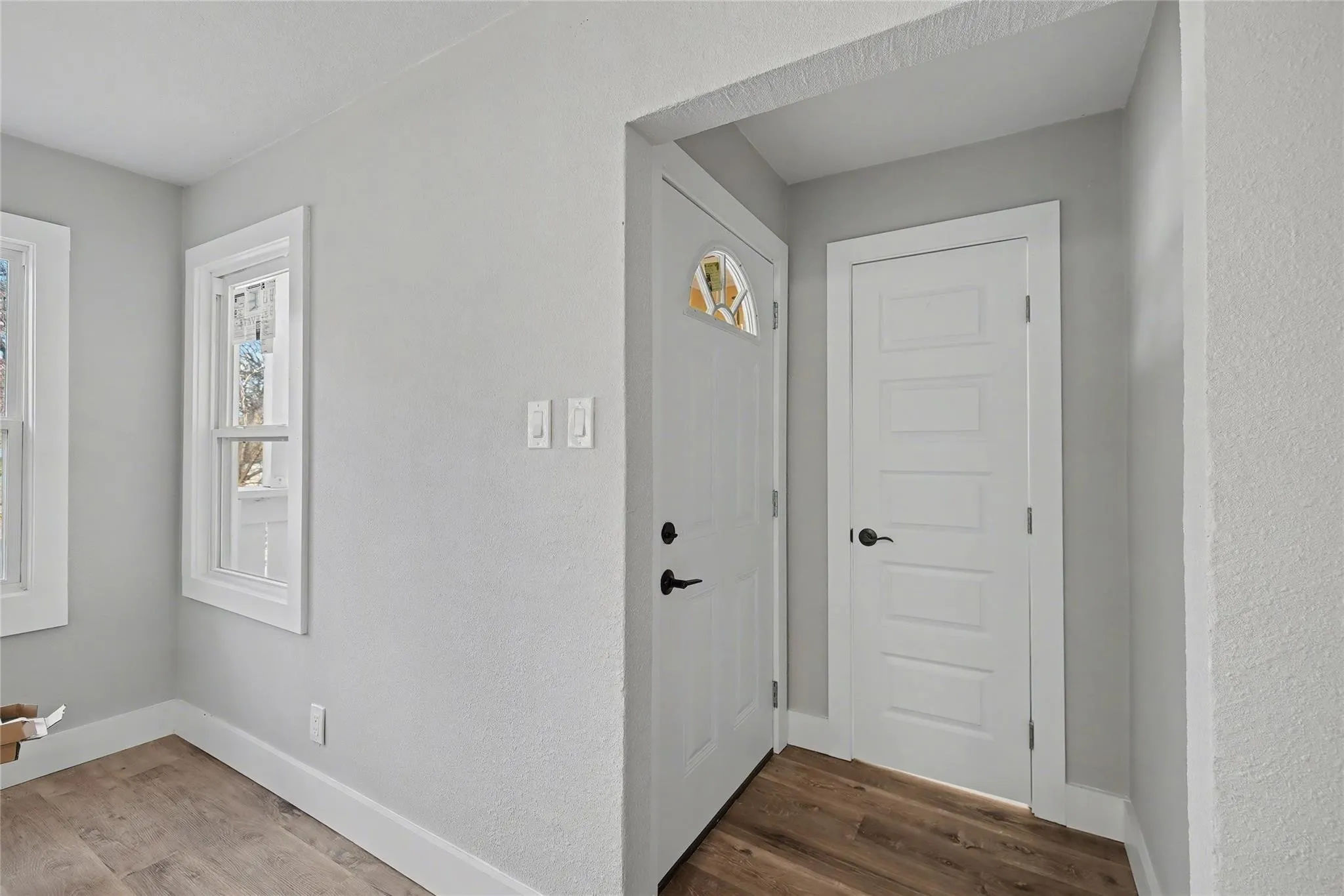 Single Family Residence For Rent in Tarrant County , 4220 Ramey Avenue, Fort Worth, Texas 76105, 2 Bedroom, 1 Bathroom, Garage spaces, 832 Sqft, built in 1955, Price $1,580, mls#21245476, Real Estate Agent in Fort Worth, Homes For Rent in Tarrant county, Homes For Rent in Fort Worth, Realtor in Fort Worth Texas, Real Estate Brokerage Independent Realty Texas, Luminita Cordes Realtor