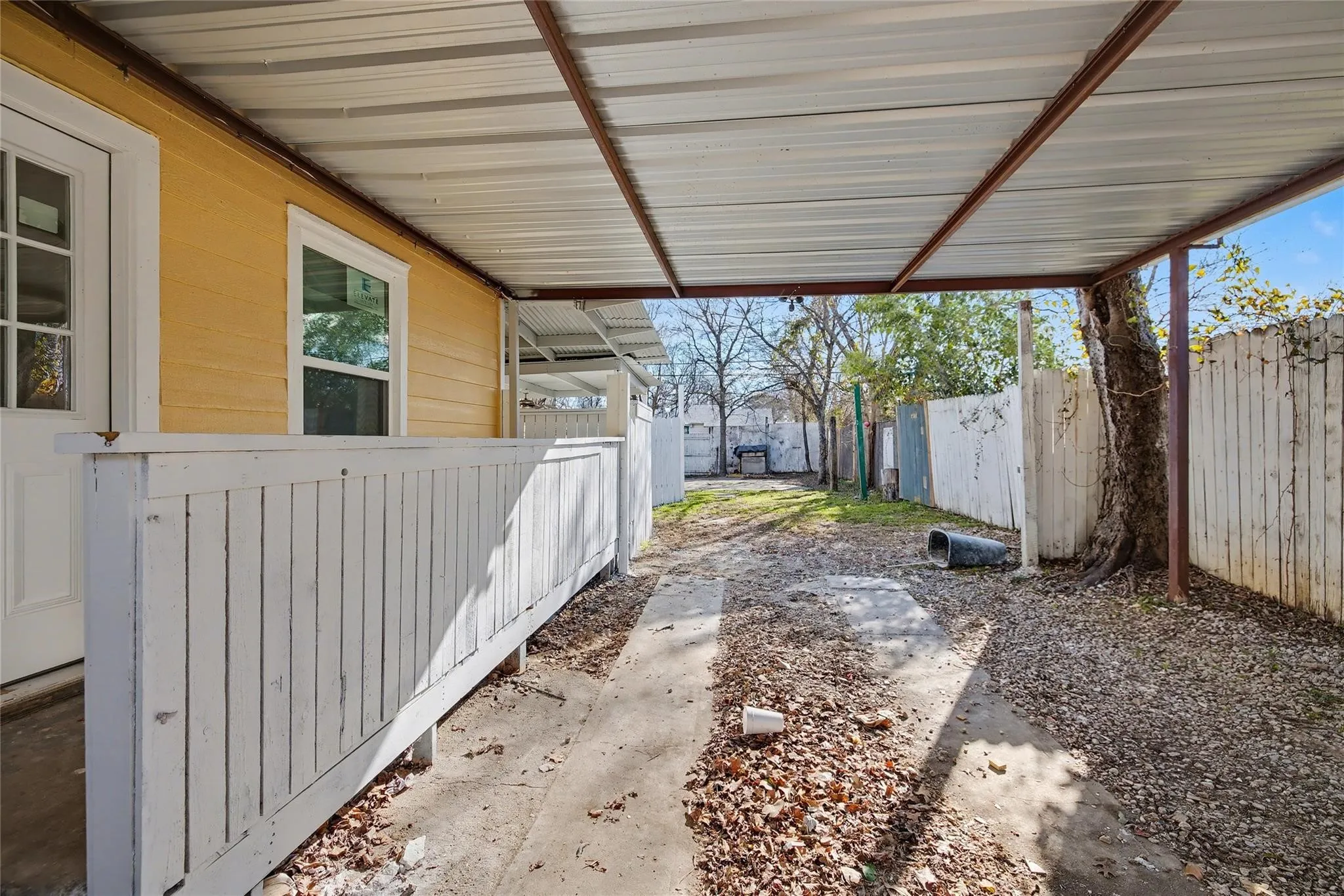 Single Family Residence For Rent in Tarrant County , 4220 Ramey Avenue, Fort Worth, Texas 76105, 2 Bedroom, 1 Bathroom, Garage spaces, 832 Sqft, built in 1955, Price $1,580, mls#21245476, Real Estate Agent in Fort Worth, Homes For Rent in Tarrant county, Homes For Rent in Fort Worth, Realtor in Fort Worth Texas, Real Estate Brokerage Independent Realty Texas, Luminita Cordes Realtor