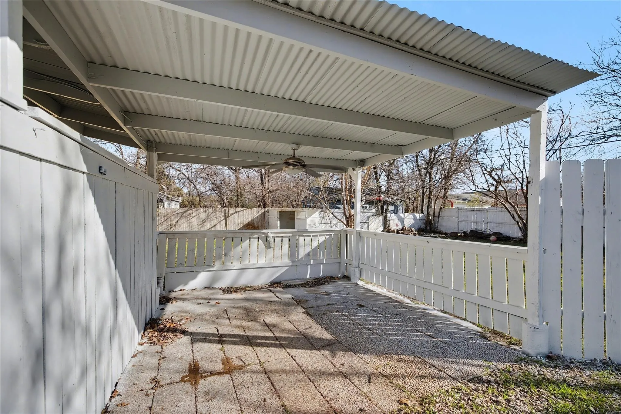 Single Family Residence For Rent in Tarrant County , 4220 Ramey Avenue, Fort Worth, Texas 76105, 2 Bedroom, 1 Bathroom, Garage spaces, 832 Sqft, built in 1955, Price $1,580, mls#21245476, Real Estate Agent in Fort Worth, Homes For Rent in Tarrant county, Homes For Rent in Fort Worth, Realtor in Fort Worth Texas, Real Estate Brokerage Independent Realty Texas, Luminita Cordes Realtor