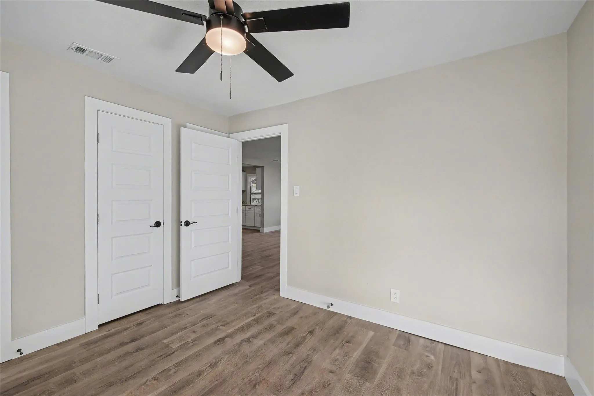 Single Family Residence For Rent in Tarrant County , 4220 Ramey Avenue, Fort Worth, Texas 76105, 2 Bedroom, 1 Bathroom, Garage spaces, 832 Sqft, built in 1955, Price $1,580, mls#21245476, Real Estate Agent in Fort Worth, Homes For Rent in Tarrant county, Homes For Rent in Fort Worth, Realtor in Fort Worth Texas, Real Estate Brokerage Independent Realty Texas, Luminita Cordes Realtor