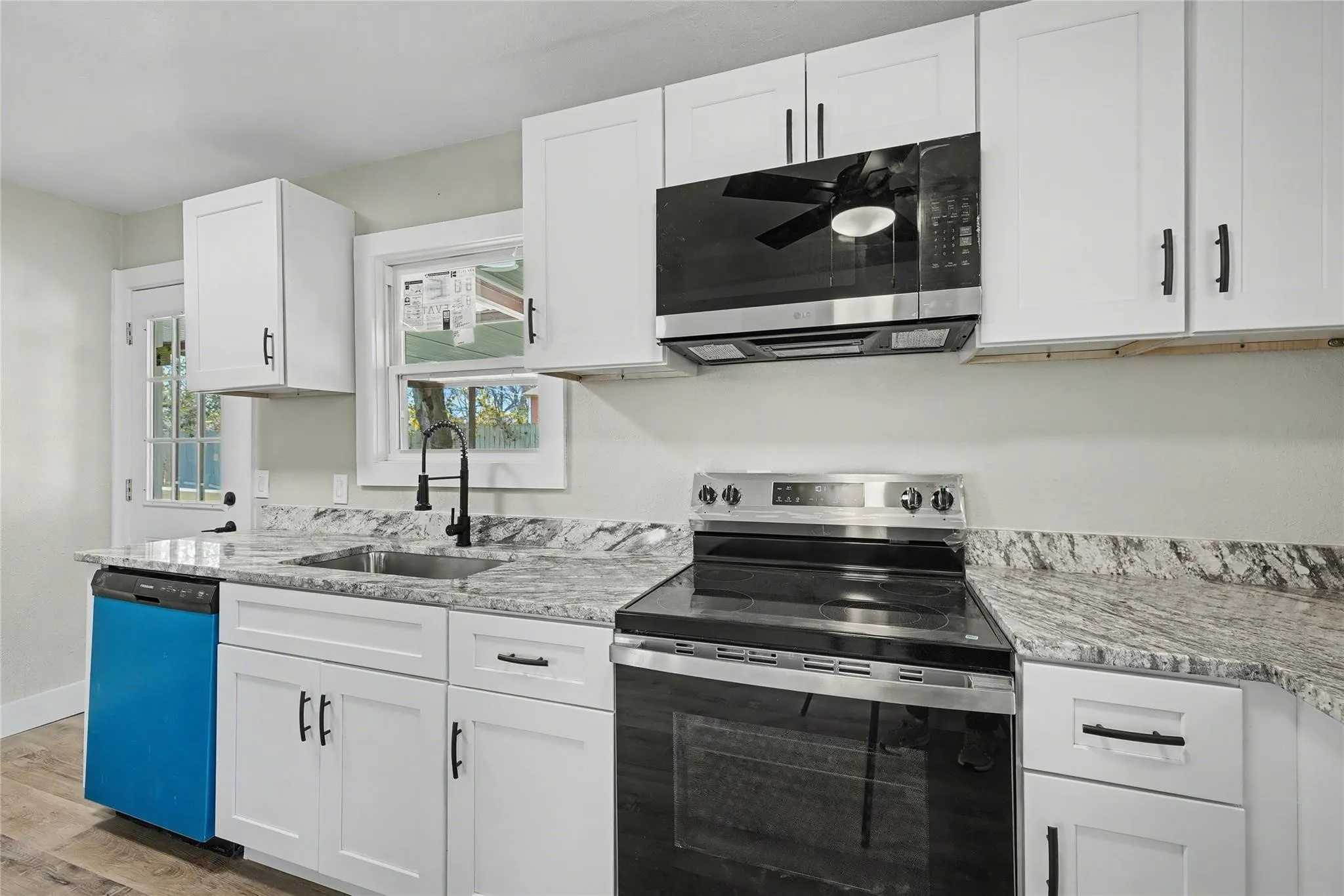 Single Family Residence For Rent in Tarrant County , 4220 Ramey Avenue, Fort Worth, Texas 76105, 2 Bedroom, 1 Bathroom, Garage spaces, 832 Sqft, built in 1955, Price $1,580, mls#21245476, Real Estate Agent in Fort Worth, Homes For Rent in Tarrant county, Homes For Rent in Fort Worth, Realtor in Fort Worth Texas, Real Estate Brokerage Independent Realty Texas, Luminita Cordes Realtor
