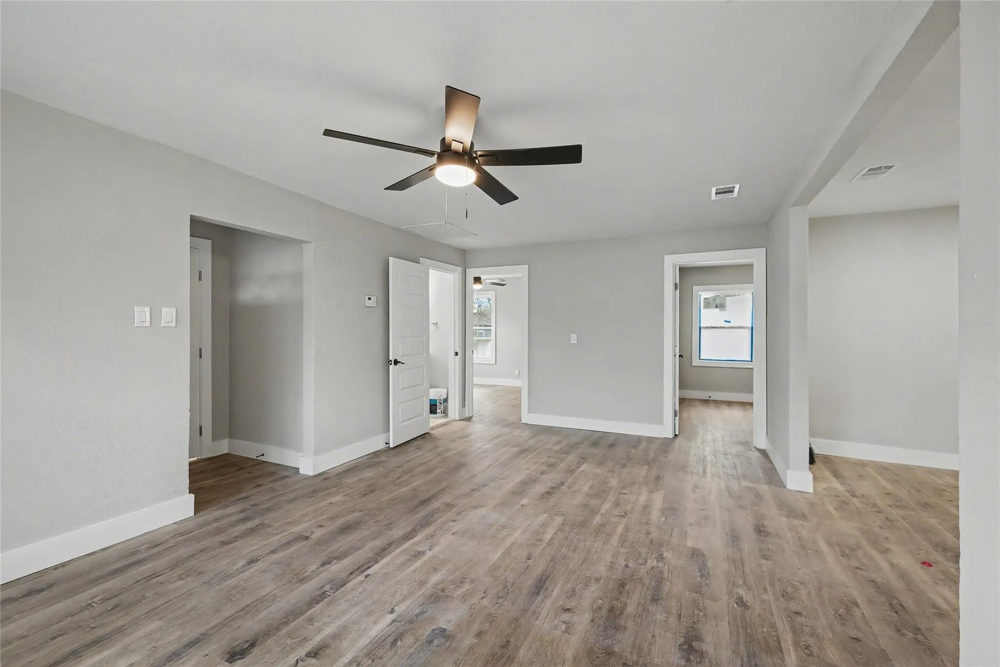 Single Family Residence For Rent in Tarrant County , 4220 Ramey Avenue, Fort Worth, Texas 76105, 2 Bedroom, 1 Bathroom, Garage spaces, 832 Sqft, built in 1955, Price $1,580, mls#21245476, Real Estate Agent in Fort Worth, Homes For Rent in Tarrant county, Homes For Rent in Fort Worth, Realtor in Fort Worth Texas, Real Estate Brokerage Independent Realty Texas, Luminita Cordes Realtor