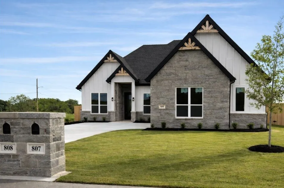 Single Family Residence For Sale in Parker County , 808 N Avenue E, Springtown, Texas 76082, 4 Bedroom, 2 Bathroom, 2 Garage spaces, 2,005 Sqft, built in 2026, mls#21245398, Real Estate Agent in Springtown, Homes For Sale in Parker county, Homes For Sale in Springtown, Realtor in Springtown Texas, Real Estate Brokerage Independent Realty Texas, Luminita Cordes Realtor