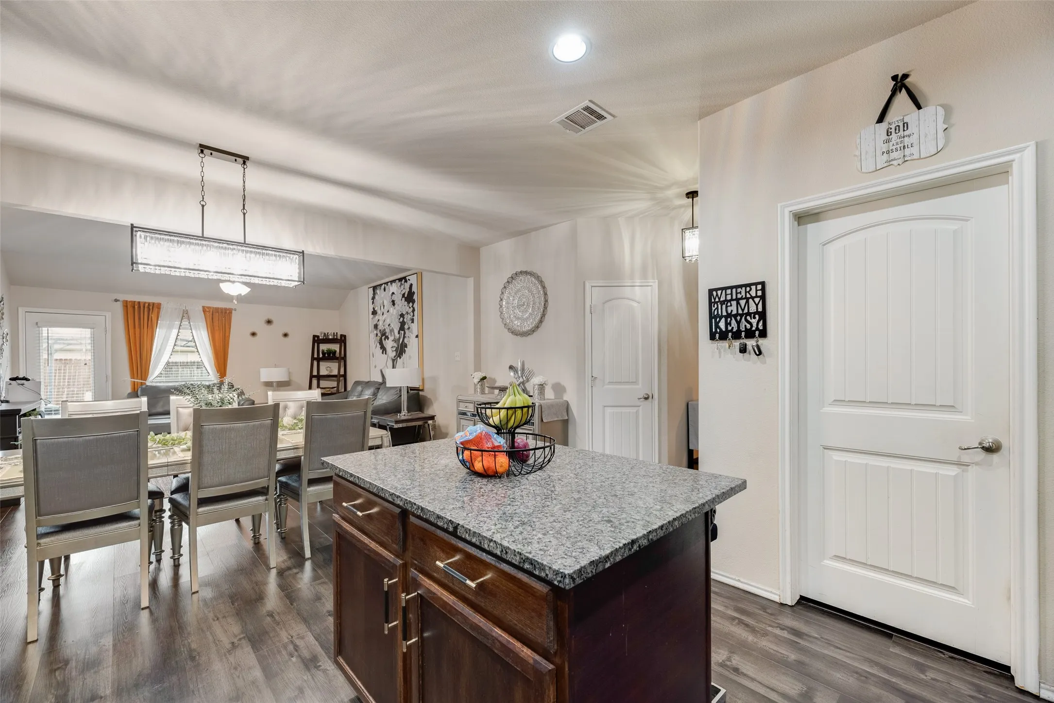 Single Family Residence For Sale in Kaufman County , 4004 Red Rock Drive, Heartland, Texas 75126, 3 Bedroom, 2 Bathroom, 2 Garage spaces, 1,471 Sqft, built in 2014, Preowned, mls#21244506, Real Estate Agent in Heartland, Homes For Sale in Kaufman county, Homes For Sale in Heartland, Realtor in Heartland Texas, Real Estate Brokerage Independent Realty Texas, Luminita Cordes Realtor
