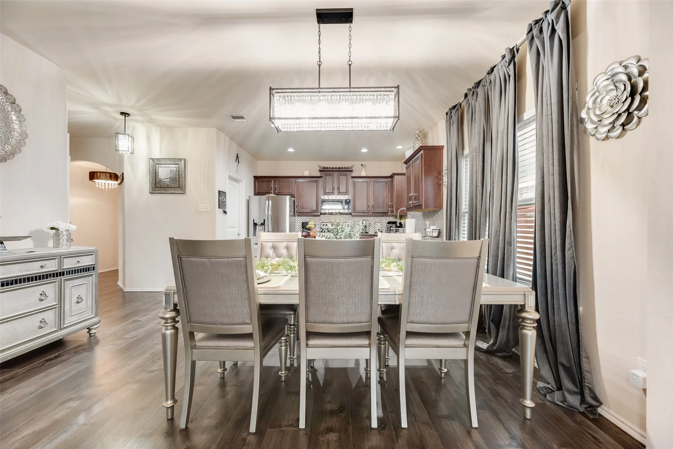 Single Family Residence For Sale in Kaufman County , 4004 Red Rock Drive, Heartland, Texas 75126, 3 Bedroom, 2 Bathroom, 2 Garage spaces, 1,471 Sqft, built in 2014, Preowned, mls#21244506, Real Estate Agent in Heartland, Homes For Sale in Kaufman county, Homes For Sale in Heartland, Realtor in Heartland Texas, Real Estate Brokerage Independent Realty Texas, Luminita Cordes Realtor