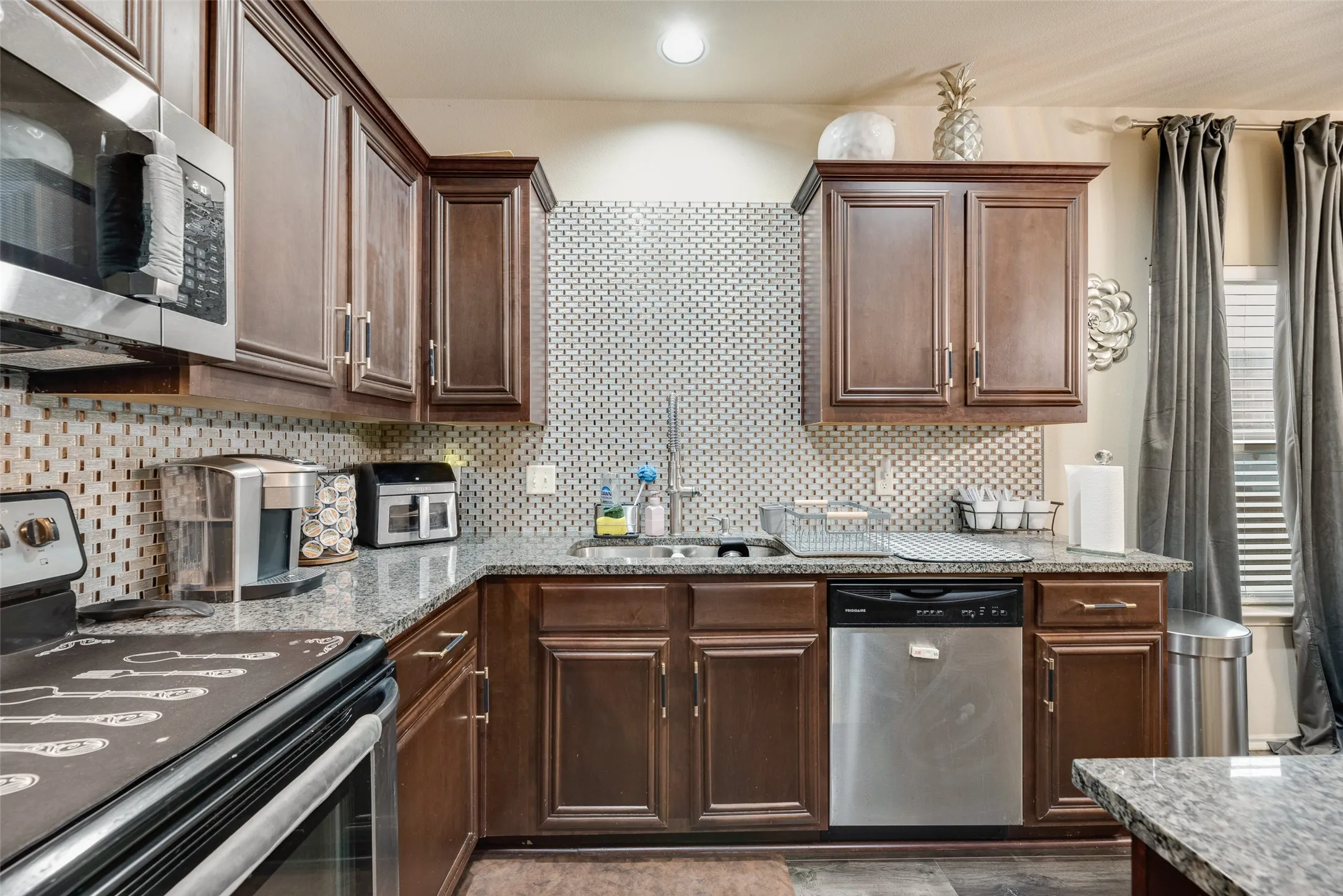 Single Family Residence For Sale in Kaufman County , 4004 Red Rock Drive, Heartland, Texas 75126, 3 Bedroom, 2 Bathroom, 2 Garage spaces, 1,471 Sqft, built in 2014, Preowned, mls#21244506, Real Estate Agent in Heartland, Homes For Sale in Kaufman county, Homes For Sale in Heartland, Realtor in Heartland Texas, Real Estate Brokerage Independent Realty Texas, Luminita Cordes Realtor