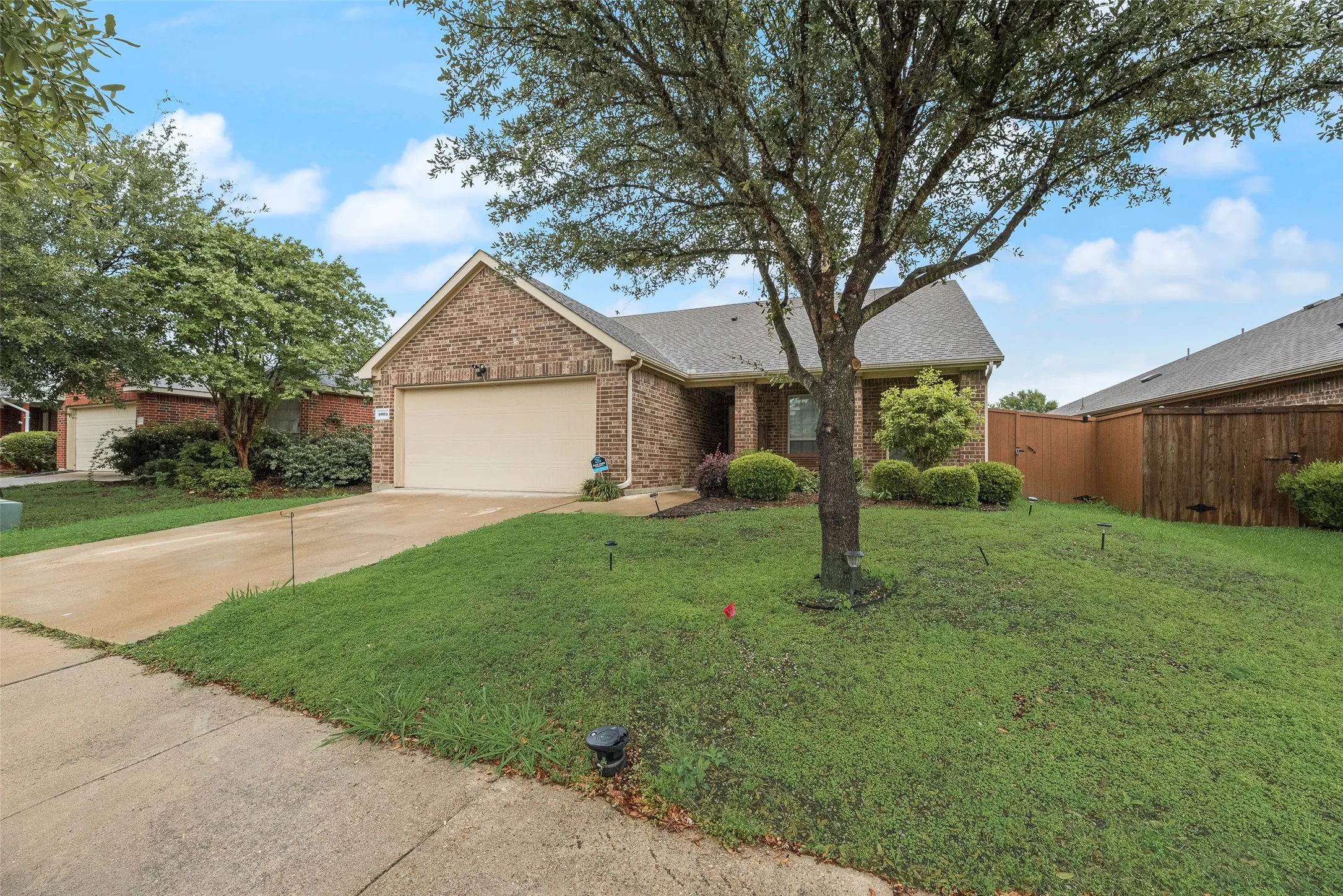 Single Family Residence For Sale in Kaufman County , 4004 Red Rock Drive, Heartland, Texas 75126, 3 Bedroom, 2 Bathroom, 2 Garage spaces, 1,471 Sqft, built in 2014, Preowned, mls#21244506, Real Estate Agent in Heartland, Homes For Sale in Kaufman county, Homes For Sale in Heartland, Realtor in Heartland Texas, Real Estate Brokerage Independent Realty Texas, Luminita Cordes Realtor