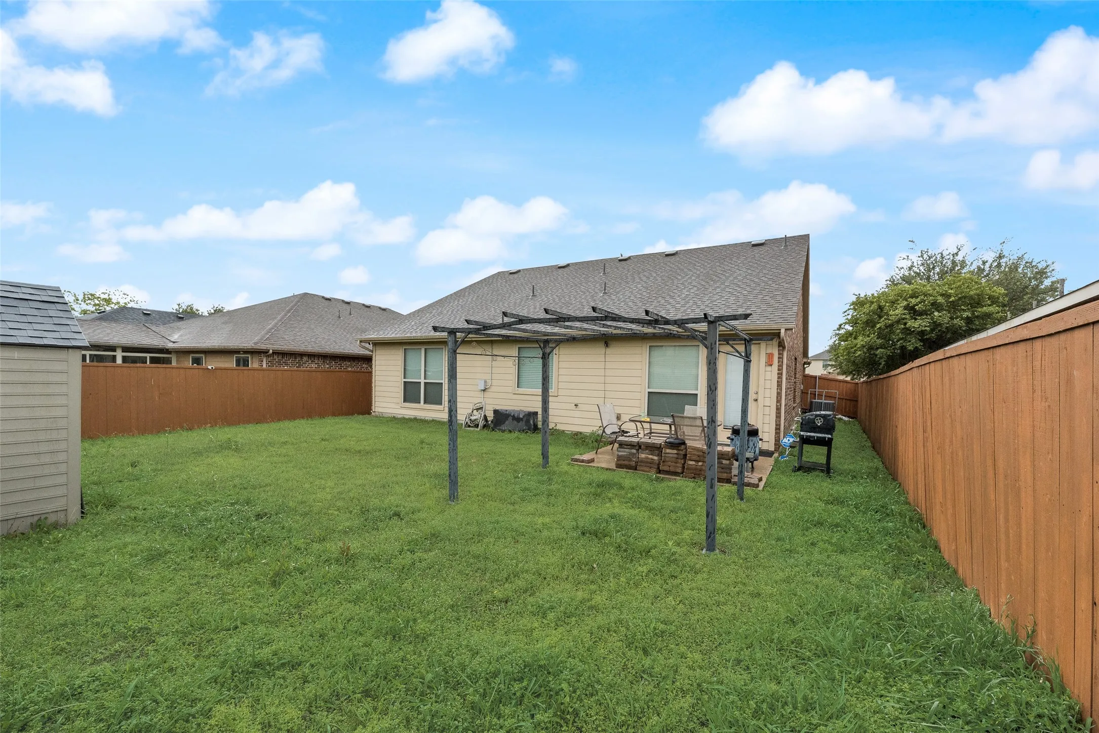 Single Family Residence For Sale in Kaufman County , 4004 Red Rock Drive, Heartland, Texas 75126, 3 Bedroom, 2 Bathroom, 2 Garage spaces, 1,471 Sqft, built in 2014, Preowned, mls#21244506, Real Estate Agent in Heartland, Homes For Sale in Kaufman county, Homes For Sale in Heartland, Realtor in Heartland Texas, Real Estate Brokerage Independent Realty Texas, Luminita Cordes Realtor